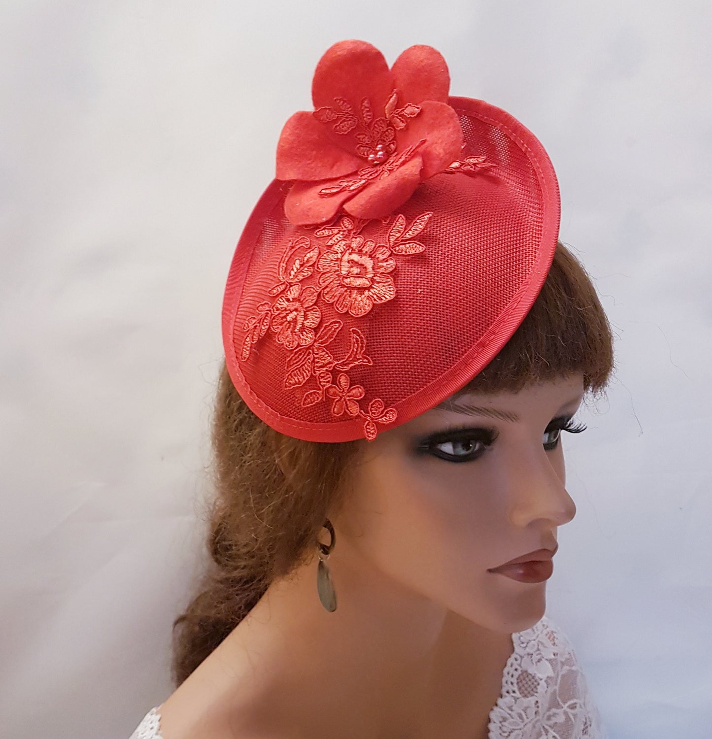 CAPPELLO ROSSO Fascinator Fascinator rosso. Fiore e motivo in feltro rosso Ascot Kentucky Derby Wedding Race Cocktail Church hat fascinator.