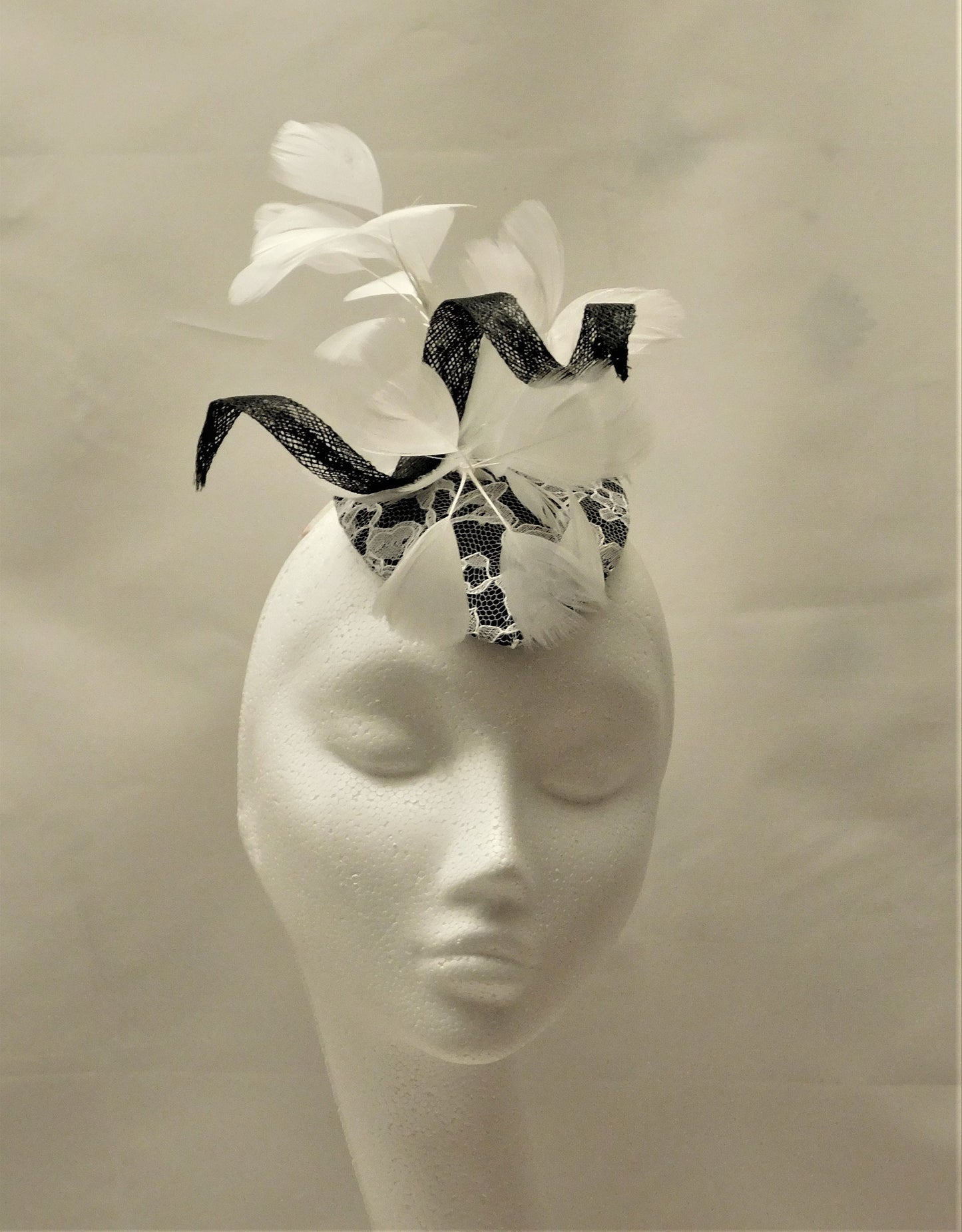 Hat Fascinator BLACK & WHITE fascinator hat, Ladies hAT Cocktail, Race,Wedding,Goodwood revival, Wedding fascinator. Feather hat fascinator
