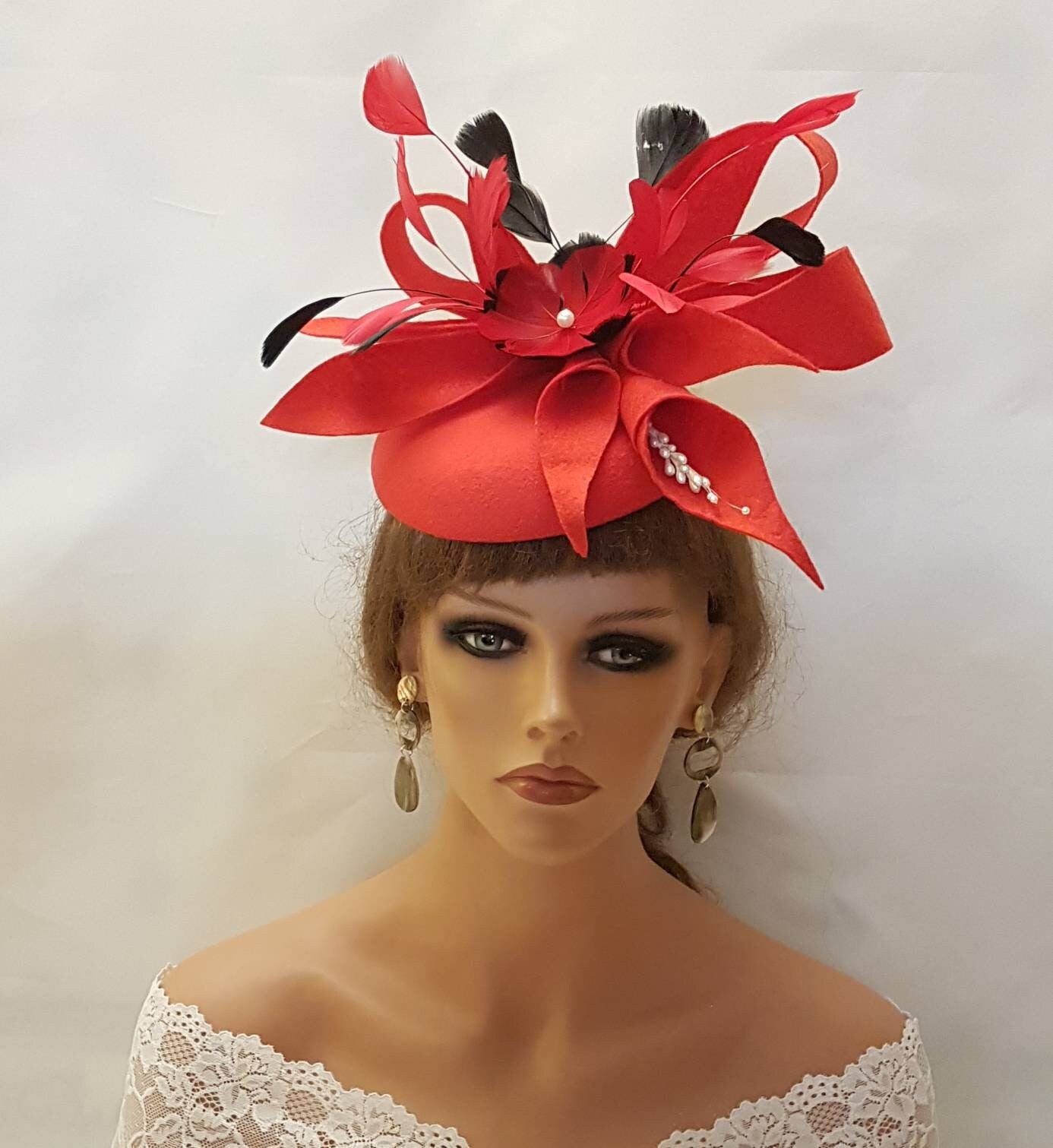 Cappello rosso FASCINATOR Cappello in feltro con piume Fascinator Matrimonio, Cocktail, Chiesa, Occasione speciale, Kentucy Derby Ascot Cappello in feltro Fascinator