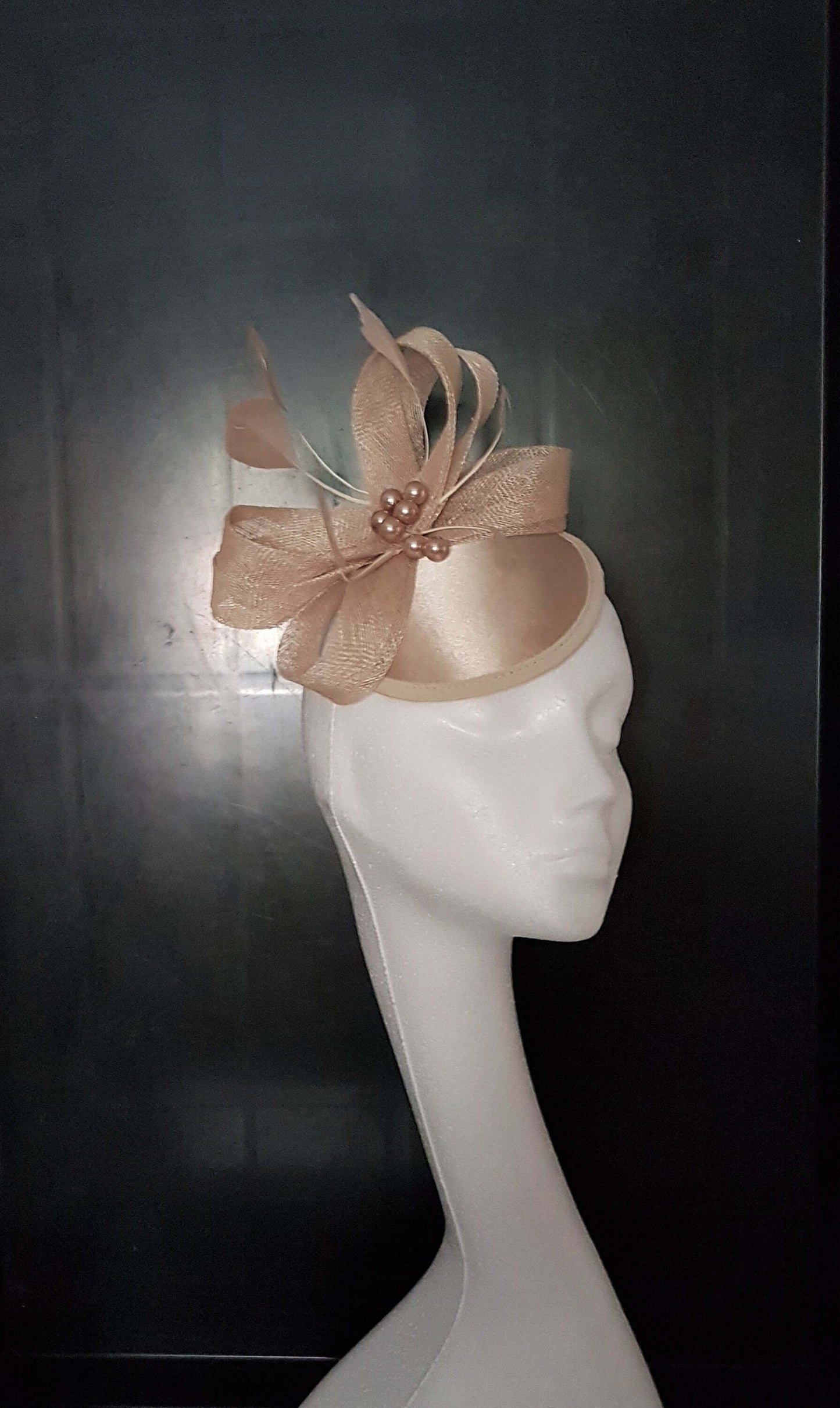 CHAMPAGNE/LATTE FASCINATEUR Chapeau Fascinateur # Gris argenté, rose blush, bleu marine, chapeau fascinateur Ascot Mariage Course Cocktail Église chapeau fascinateur
