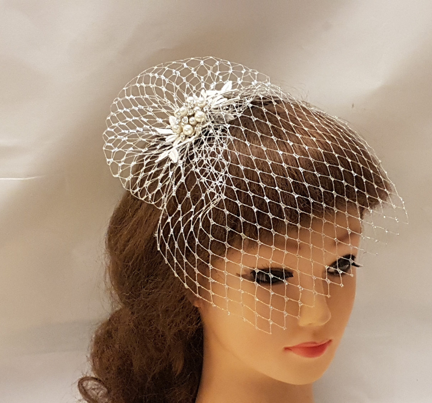 Velo a gabbia per uccelli, fard da sposa, stile anni '20, Boho Gatsby, cristallo per capelli da sposa, pettine e velo in argento metallizzato, copricapo con mini velo francese
