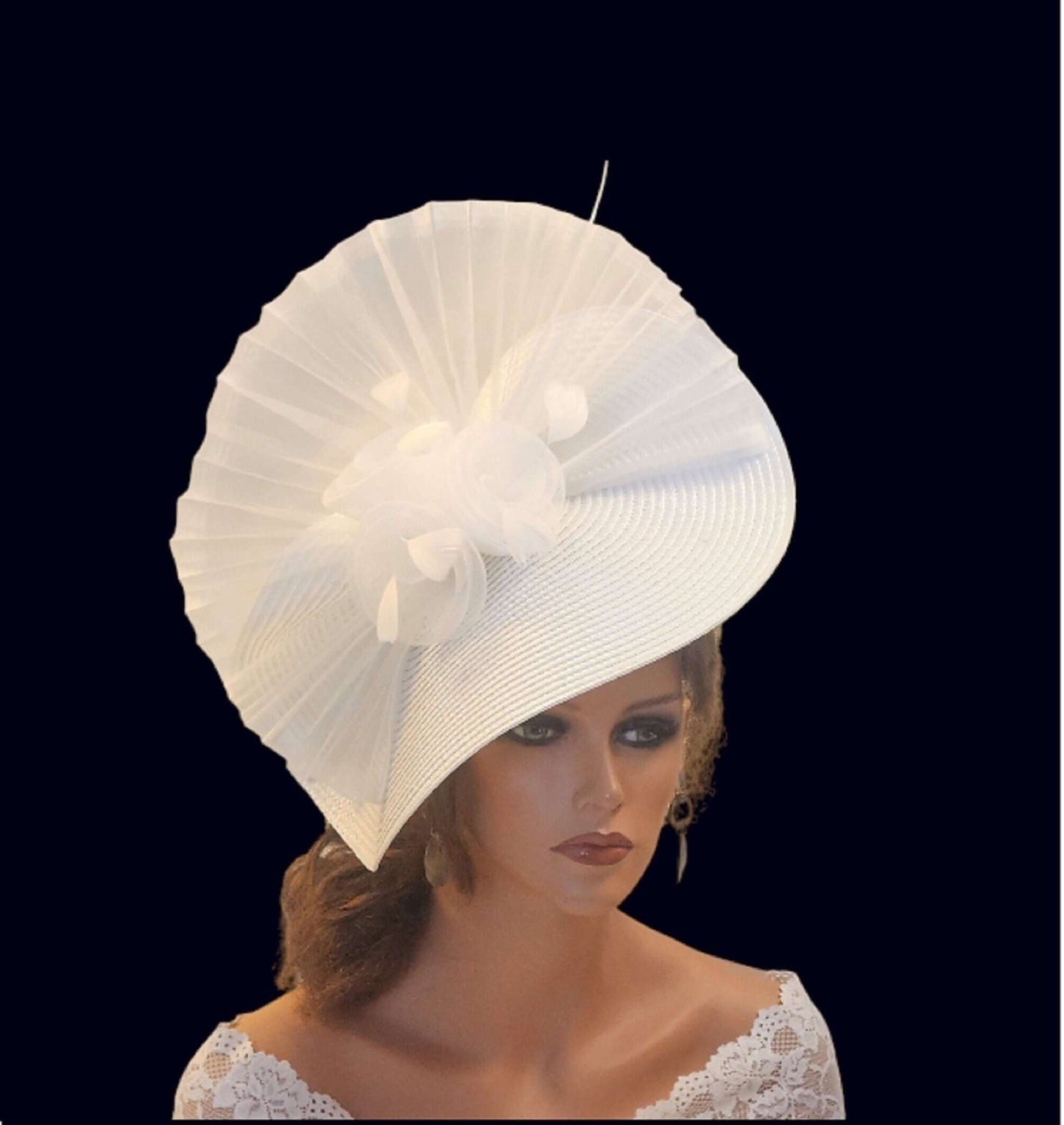 Fascinator bianco, avorio grande hatinator Quil feather Floral Church Derby Ascot Race Wedding Tea Party hat Hatinator per la madre della sposa/sposo