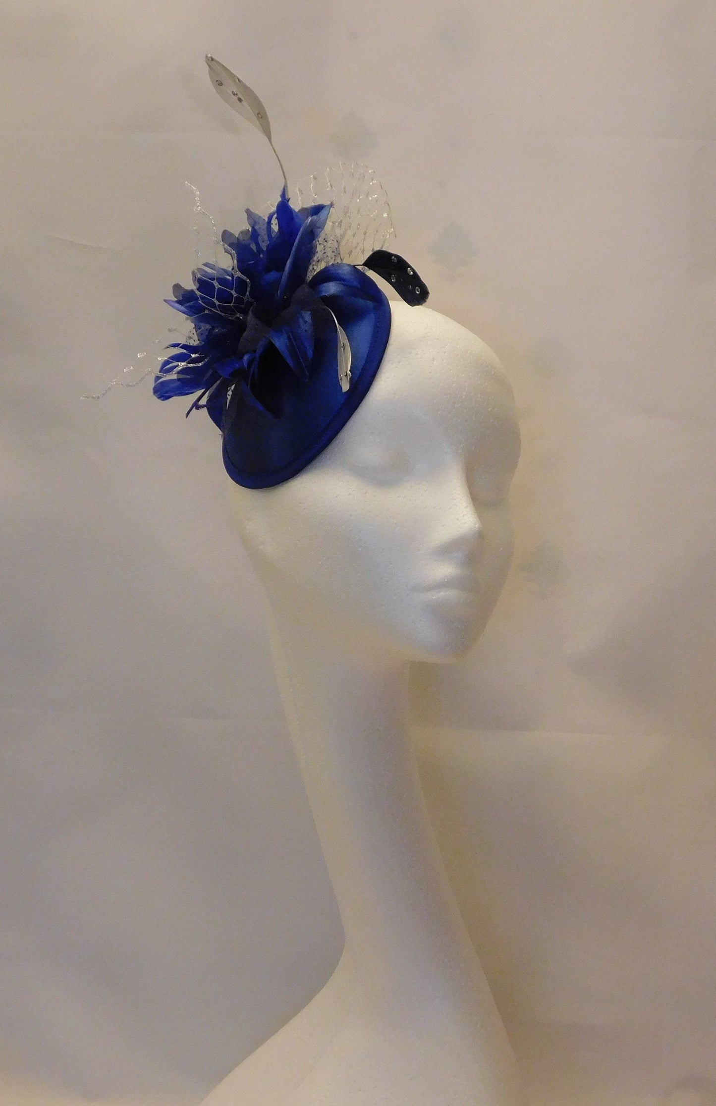 FASCINATOR hat ROYAL BLUE Hat fascinator #Blue hat fascinator Race, Cocktail,Ladies day,Ascot hat Blue and silver feather hat Fascinator