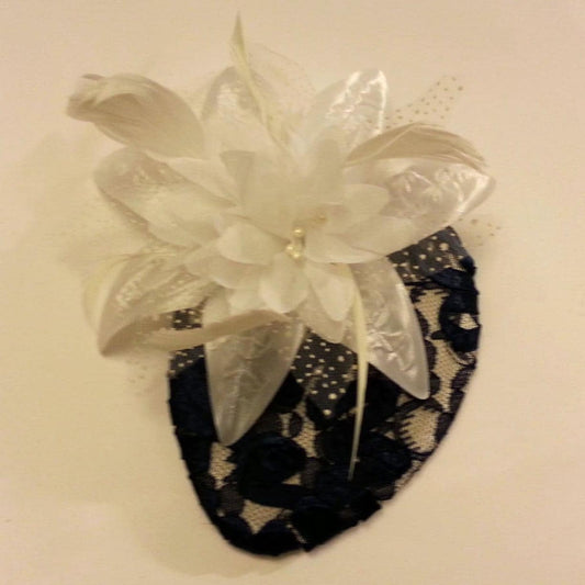 Vintage 40s 50s Hat, Navy Hat Feather fascinator, Cocktail hat, Teardrop hat fascinator, Navyblue & Off White feather flower fascinator hat