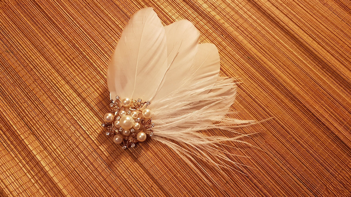 Bridal Hair Clip Bridal Feather Fascinator,Gold tone Jewel & Feather Hair Piece, Wedding Hair Accessory, Bride feather fascinator, hairclip