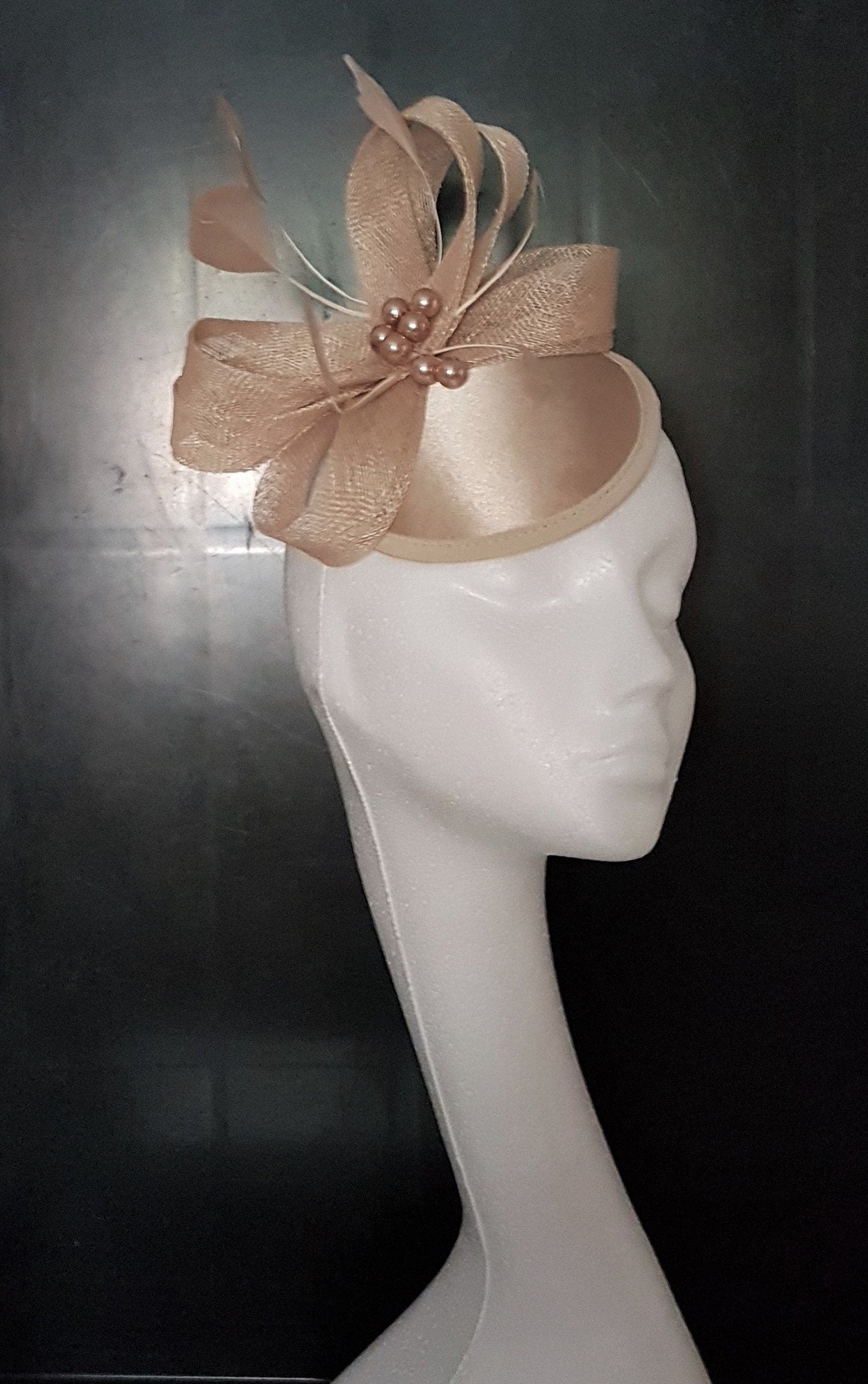 CHAMPAGNE/LATTE FASCINATEUR Chapeau Fascinateur # Gris argenté, rose blush, bleu marine, chapeau fascinateur Ascot Mariage Course Cocktail Église chapeau fascinateur