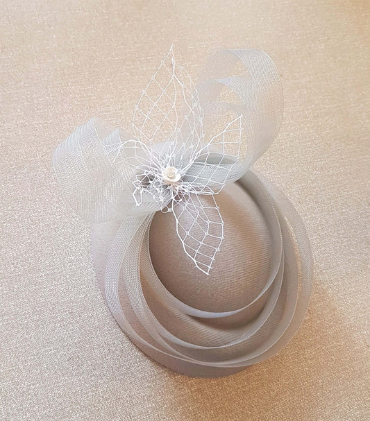 Silver Grey fascinator Pillbox hatinator Crinoline bow, Nett Church Derby Ascot Royal Wedding Tea Party hat Mother of Bride/Groom Facinator
