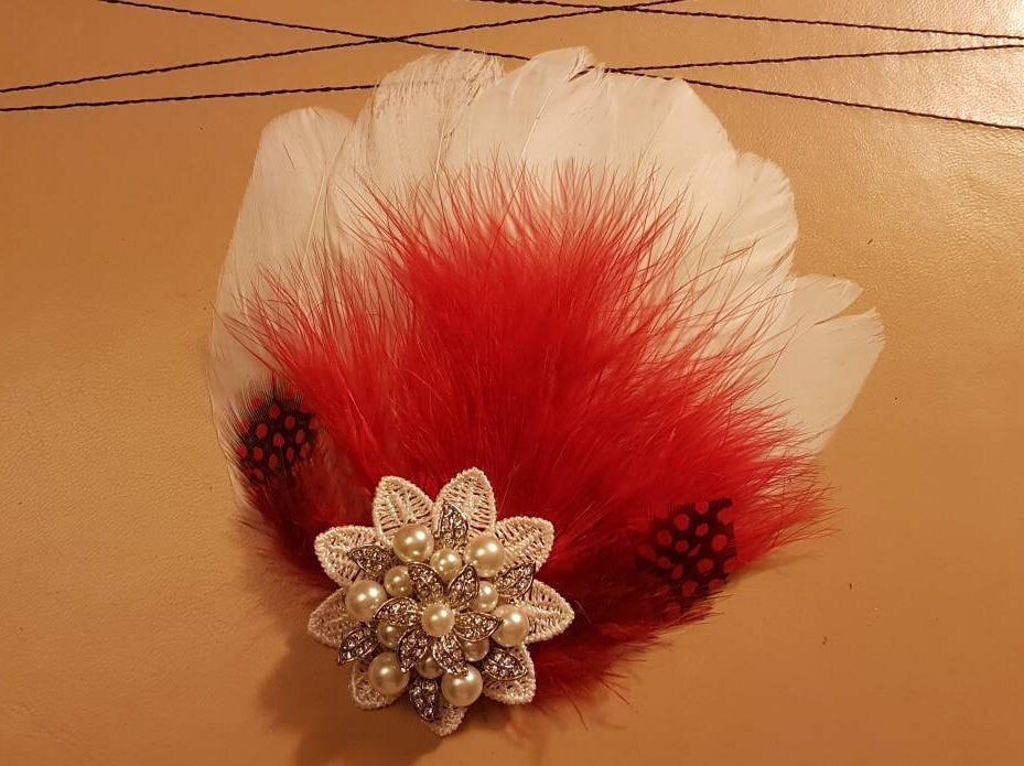 Feather fascinator,Red and white Feather Fascinator,Feather Hair Piece,Wedding Hair Accessory, Red feather Gatsby hair accessory