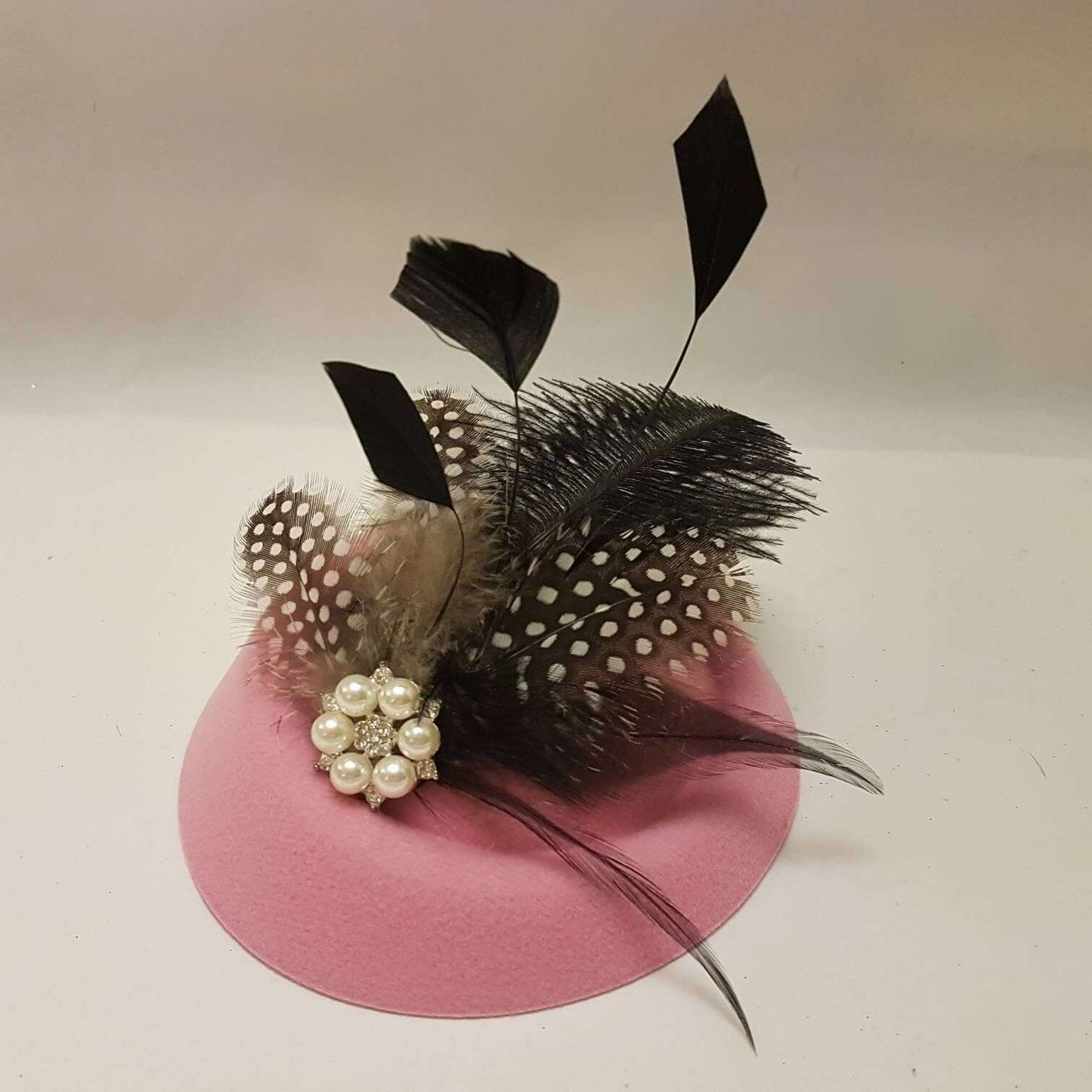 FASCINATOR ROSA Cappello rosa anni '40/'50 Fascinator #Cappello rosa Pillbox Fascinator Cappello da donna con piume Fascinator da sposa Corsa Cocktail Festa delle donne Cappello Ascot