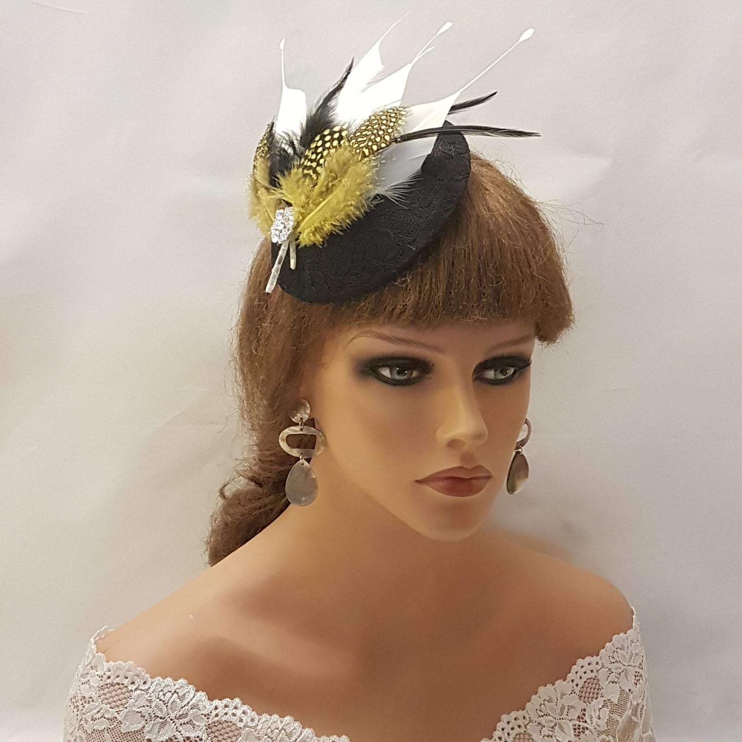 Fascinator nero Cappello in pizzo nero Cappello senape Oro Nero Bianco Cappello con piume Chiesa Ascot Matrimonio TeaParty Corsa Cappello da cocktail Fascinator NERO