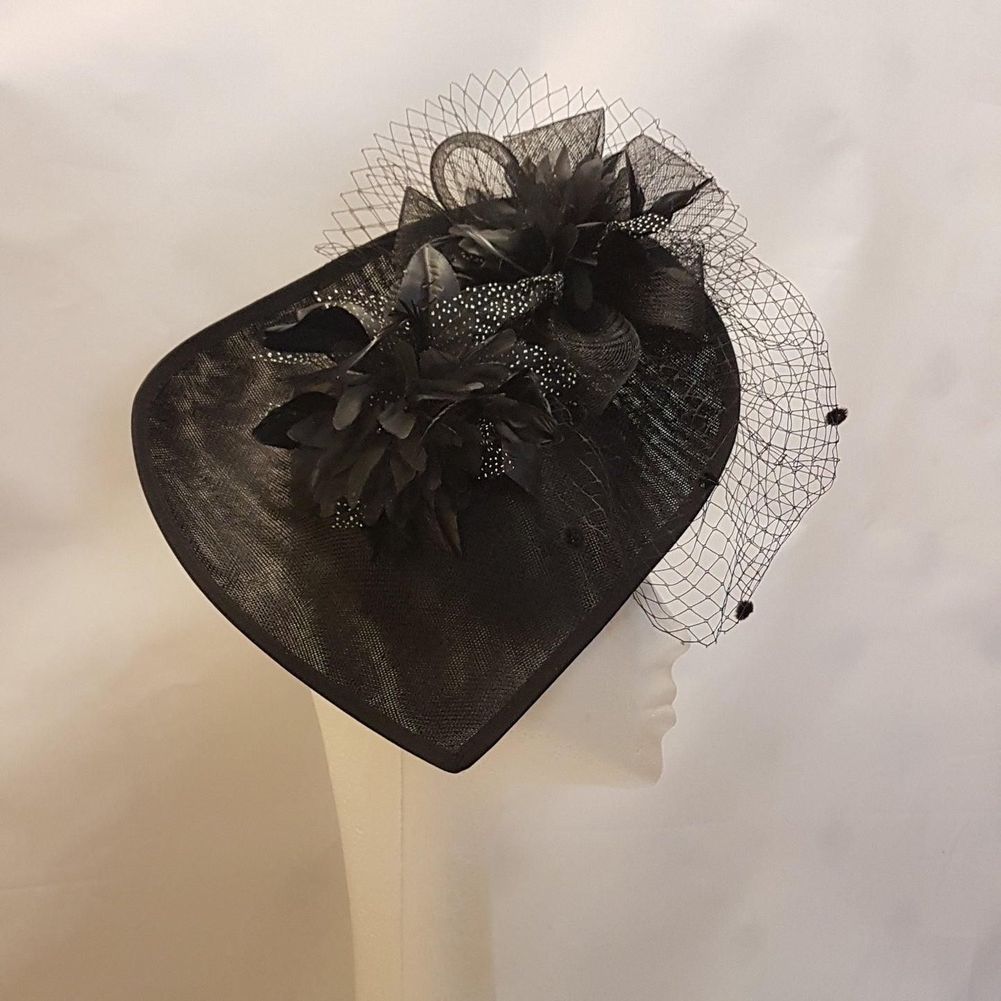 BLACK HAT Fascinator with Silk flowers Feathers Chenille Spot French Netting Veil Wedding Ceremoney Hatinator Cocktail Ascot Hat Fascinator