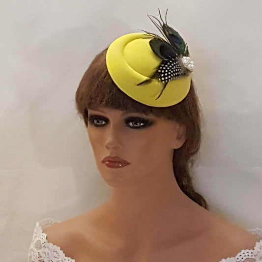 Fascinator hat #Yellow Hat fascinator Peacock Feathers. YELLOW Faux Felt hat fascinator Wedding ,Ascot,Ladies Cocktail Church hat fascinator