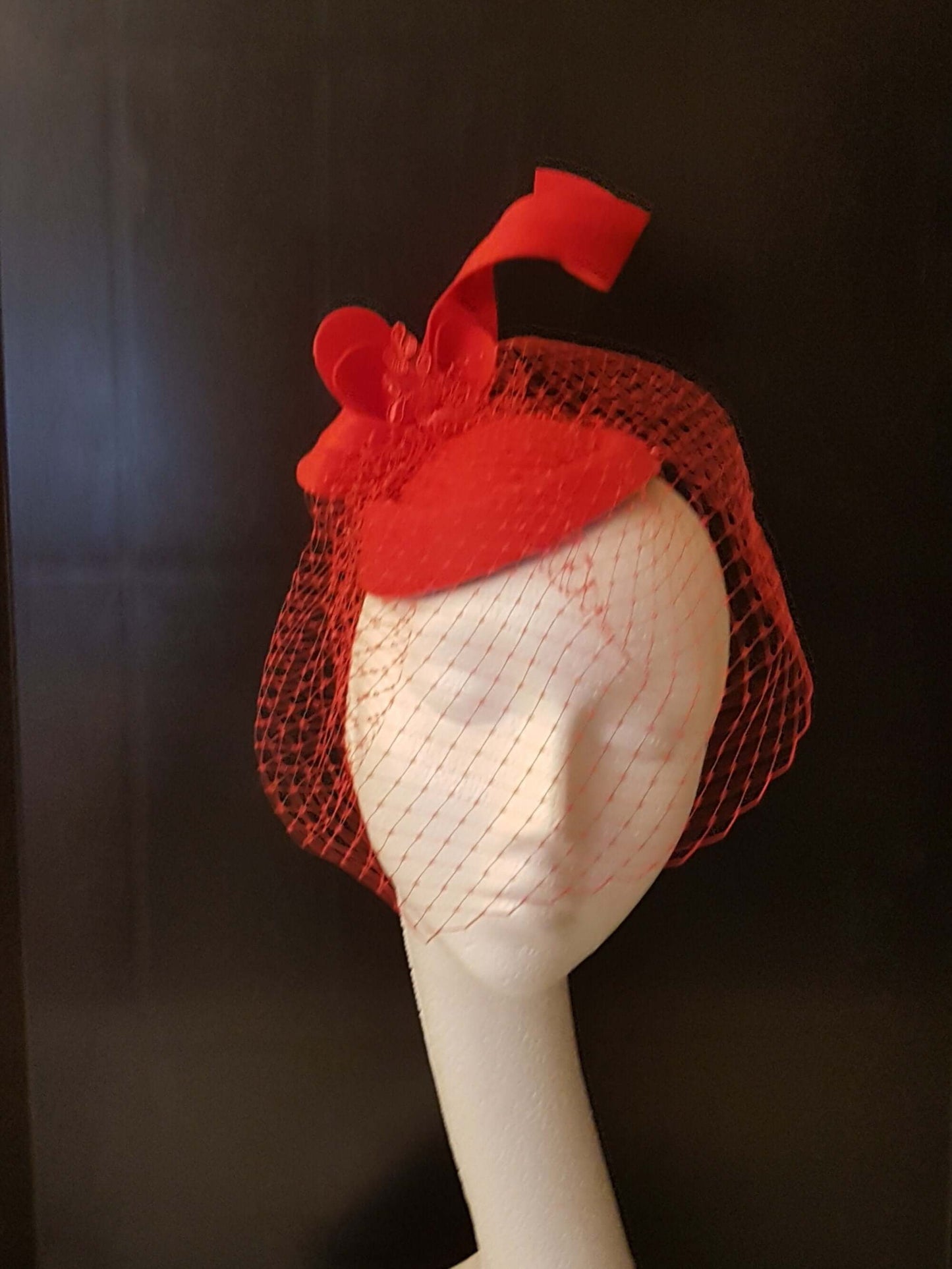 Fascinator, Red Hat fascinator #Red felt fascinator Birdcage veil hatinator. Ascot hat fascinator,Wedding, Race,Cocktail Church fascinator