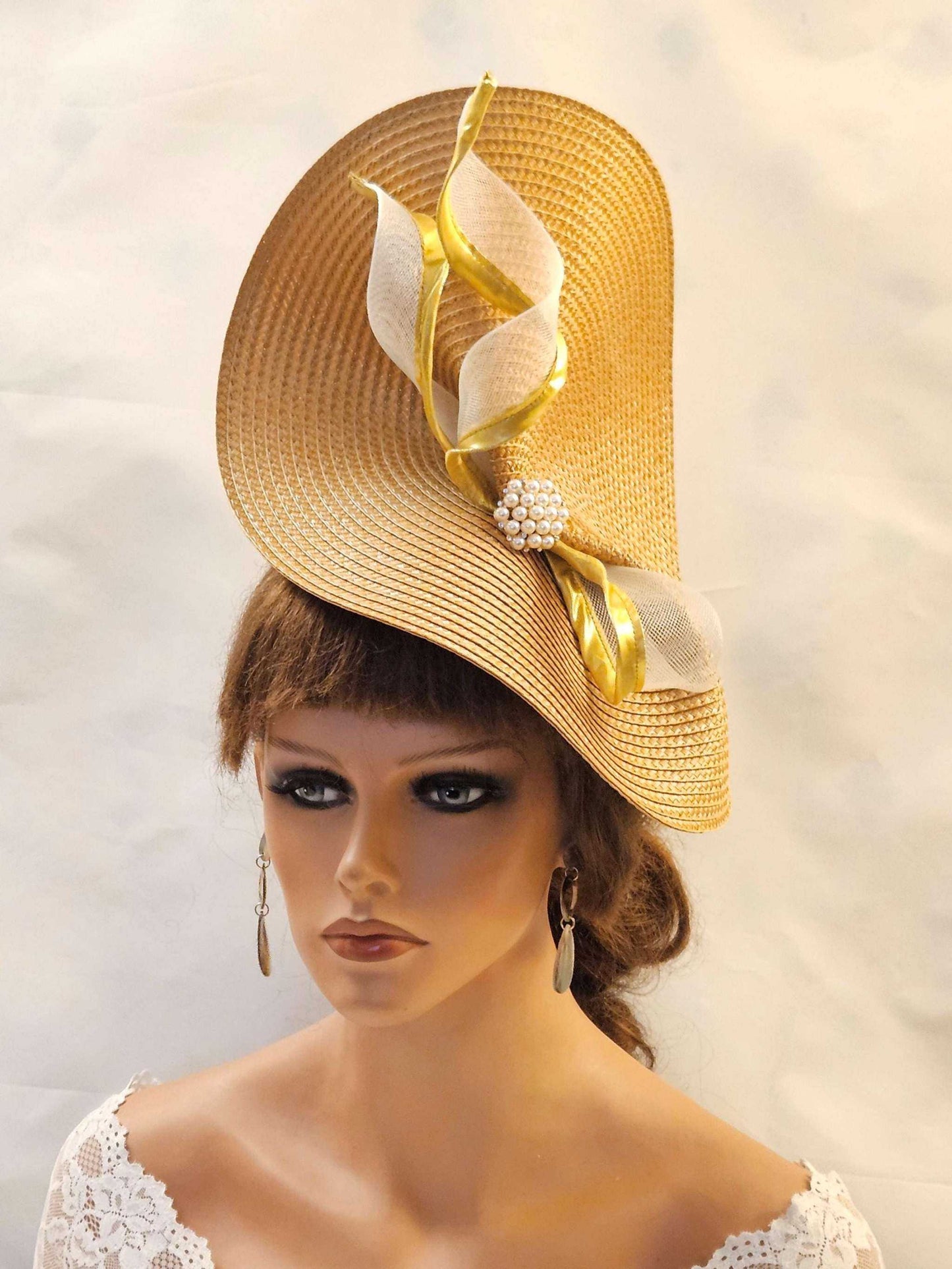 GOLD FASCINATOR HAT WITH CRINOLINE SWRIL & PEARLS