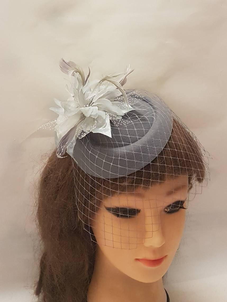 Hat Fascinator Birdcage Veil Hat Fascinator Silver Grey Feather flower Hat Fascinator Wedding Bridesmaid Hairpiece Cocktail Ascot Prom Hat