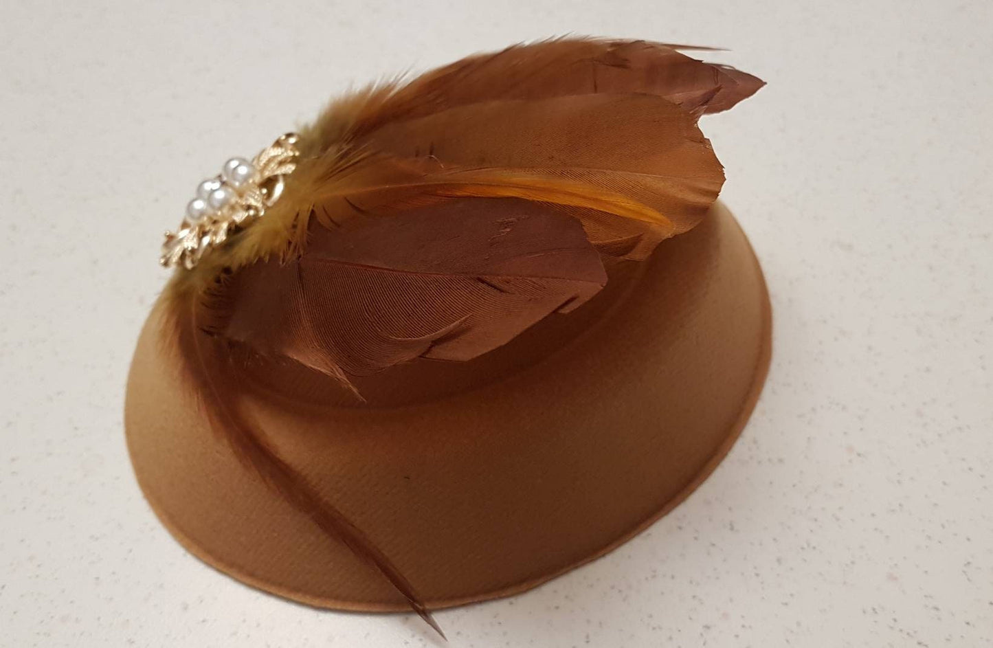 TAN/NUDE FASCINATOR, 40s 50s Tan Hat fascinator #Tan/Nude Feather hat fascinator Race,Cocktail,Ladies day,Ascot hat with Brown feathers