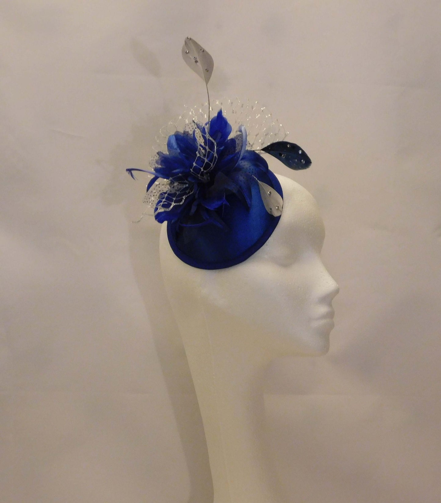FASCINATOR hat ROYAL BLUE Hat fascinator #Blue hat fascinator Race, Cocktail,Ladies day,Ascot hat Blue and silver feather hat Fascinator