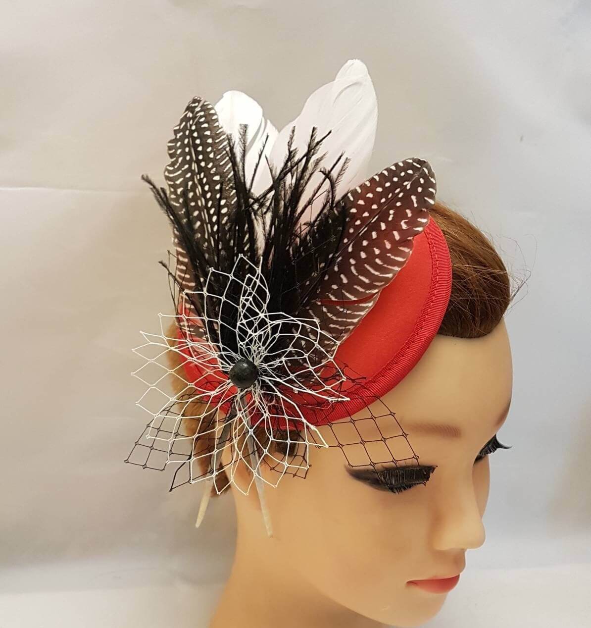 Cappello fascinator CAPPELLO DI PIUME ROSSE Facinator Cappello rosso Fascinator Cappello francese Cappello da cocktail da corsa Cappello Ascot Cappello da cocktail Copricapo da sposa