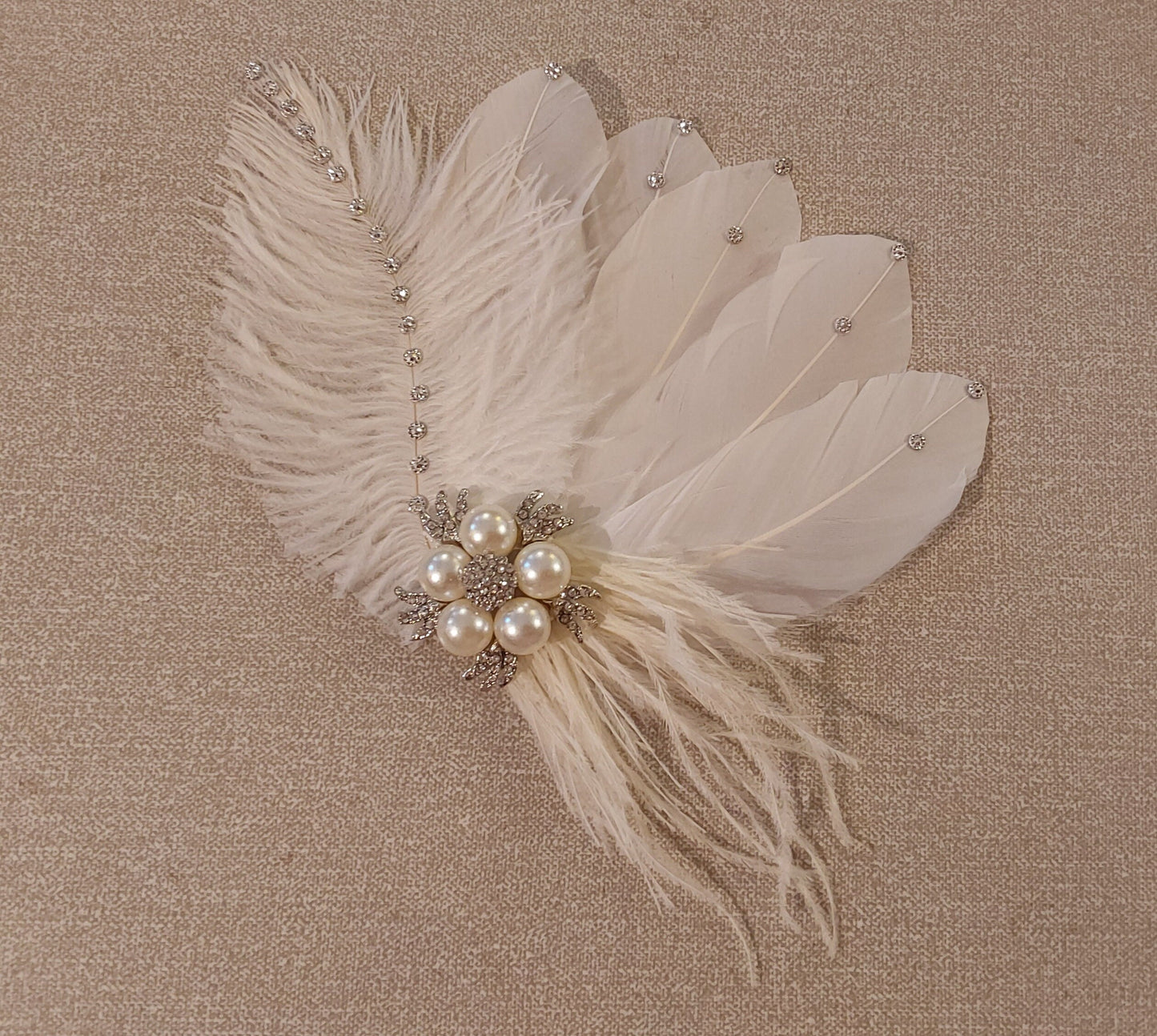 Bridal Hair Clip Bridal Feather Fascinator, Feather Hair Piece, Wedding Hair Accessory, ivory feather hair clip, Bridal feather fascinator