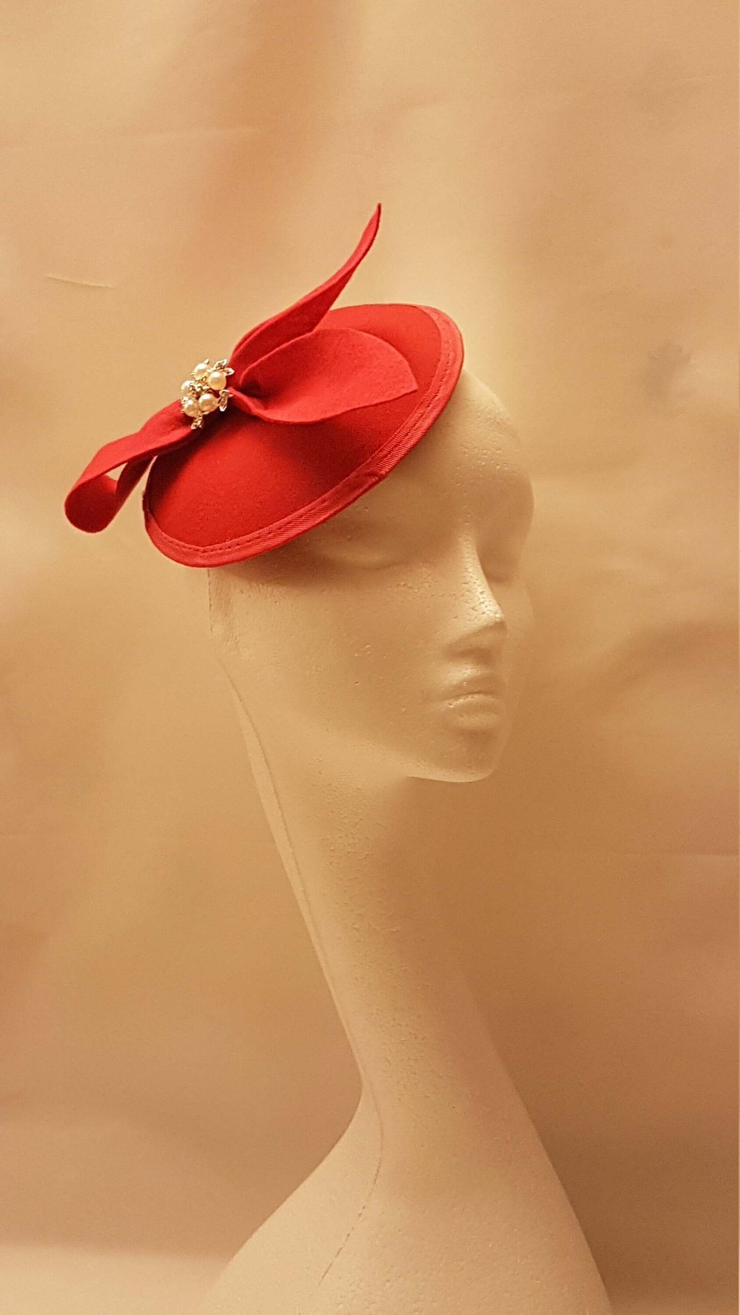 Cappello Fascinator Cappello rosso Fascinator #Fascinator rosso, Cappello Ascot con fiocco in feltro, Cappello da sposa, da corsa, da cocktail, da chiesa, colore personalizzato