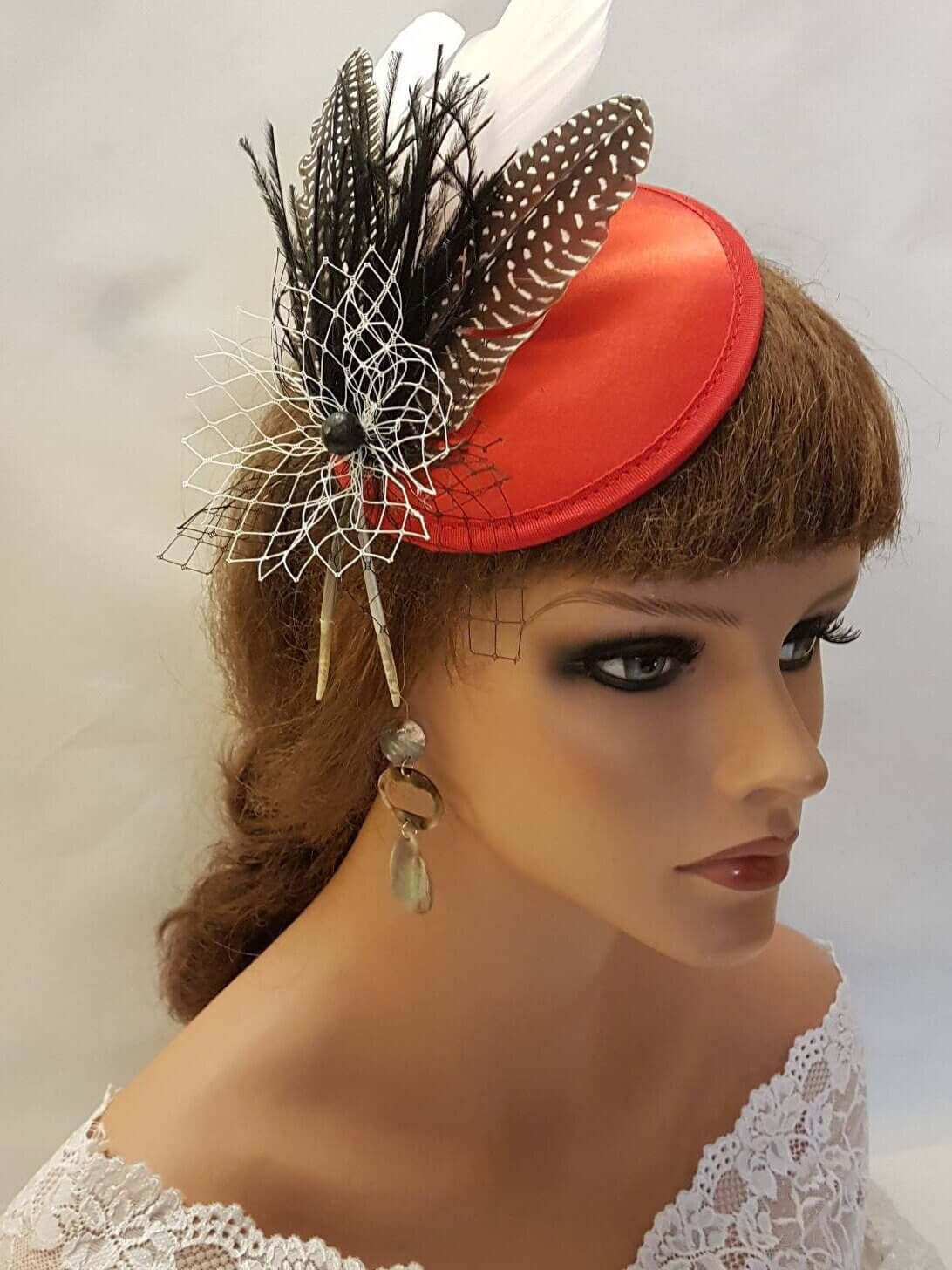 Cappello fascinator CAPPELLO DI PIUME ROSSE Facinator Cappello rosso Fascinator Cappello francese Cappello da cocktail da corsa Cappello Ascot Cappello da cocktail Copricapo da sposa