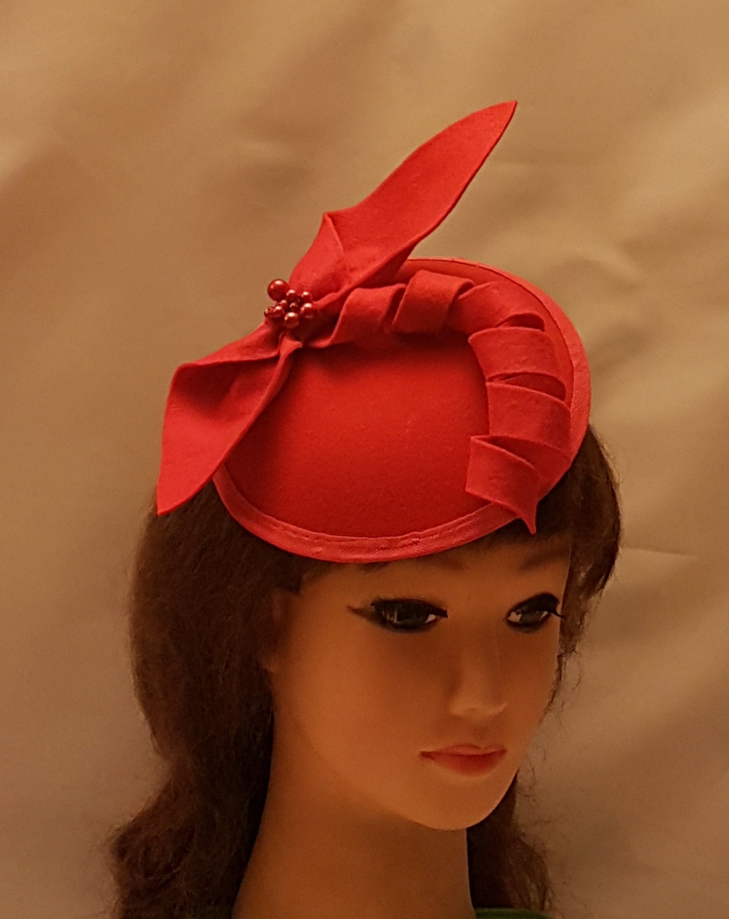 Fascinator, Fascinator cappello rosso #Fascinator rosso, Fascinator cappello Ascot a spirale in feltro Fascinator cappello da matrimonio, gara, cocktail, chiesa Colore personalizzato