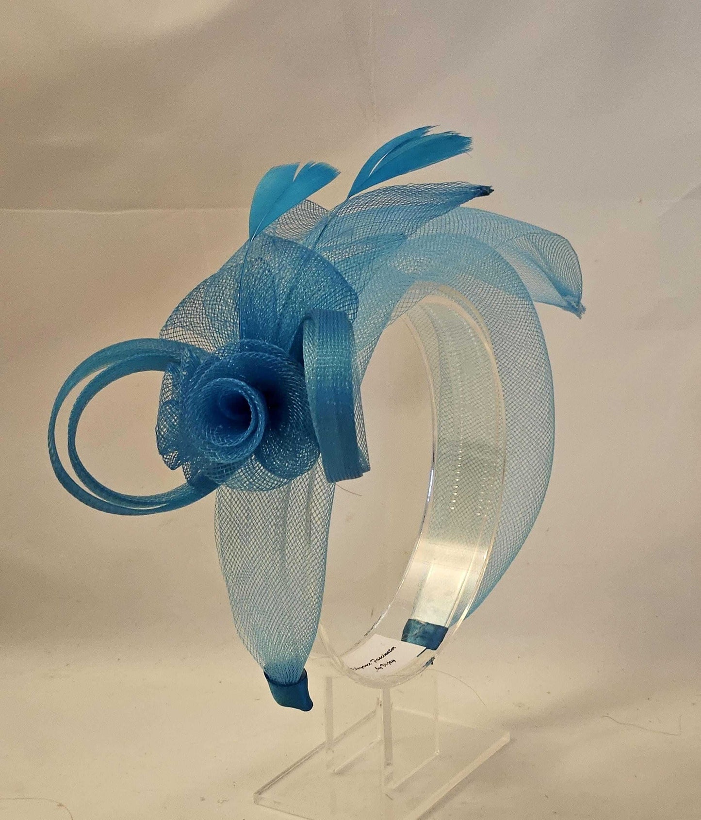 FASCINATOR FASCIA PER TESTA BLU per matrimonio, gare, Tea Party e occasioni speciali. Invitato al matrimonio, copricapo per la madre della sposa. Fascia per testa multicolore moderna