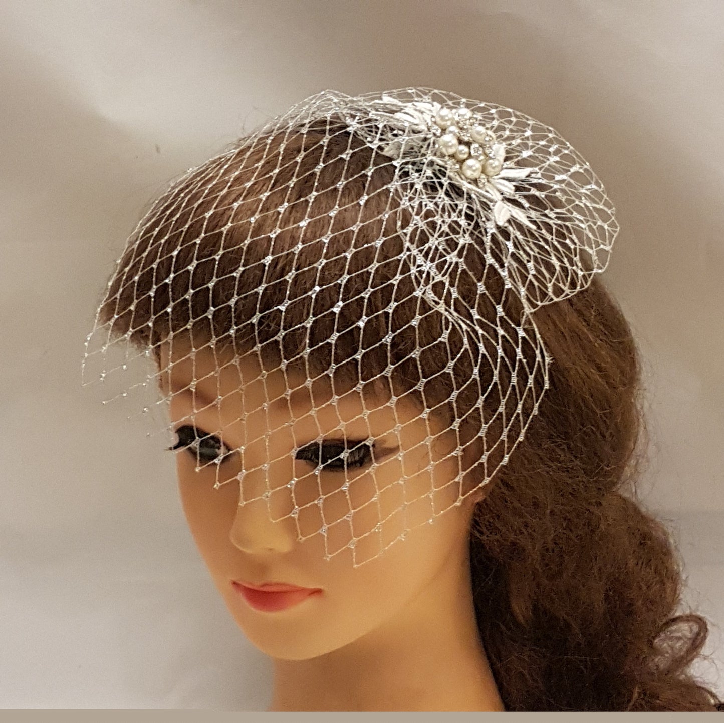 Velo a gabbia per uccelli, fard da sposa, stile anni '20, Boho Gatsby, cristallo per capelli da sposa, pettine e velo in argento metallizzato, copricapo con mini velo francese