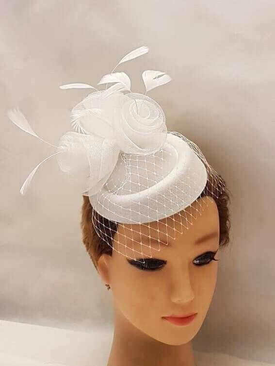 Bridal Hat fascinator #Feather fascinator hat White Ivory Black birdcage veil Feather hat fascinator, Wedding hair accessory Bridal birdcage veil fascinator hat #Feather fascinator hat White Ivory Black birdcage veil Feather