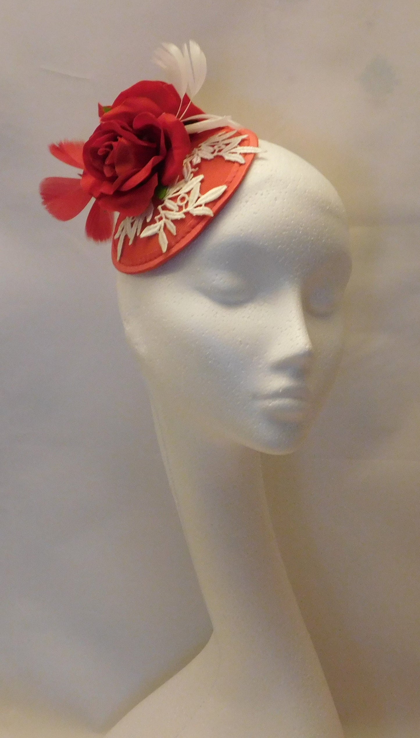 Fascinator hat 40s50s Red Hat fascinator #Red hat fascinator Race,Cocktail hat, Ladies day,Ascot hat Red Rose Floral and feather hathat