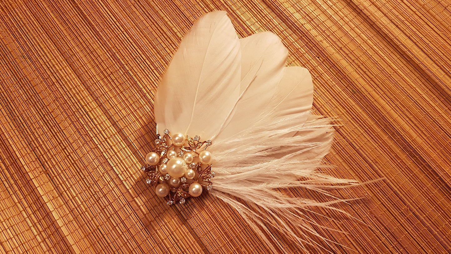 Bridal Hair Clip Bridal Feather Fascinator,Gold tone Jewel & Feather Hair Piece, Wedding Hair Accessory, Bride feather fascinator, hairclip