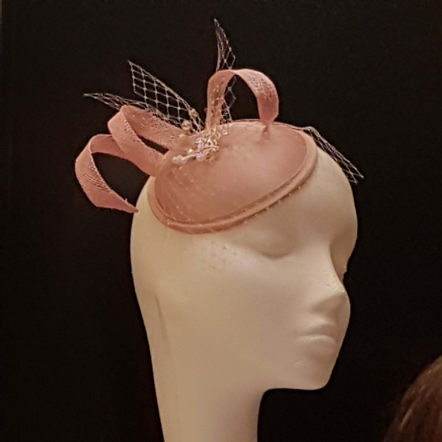 PINK FASCINATOR, Shade of Blush Pink ROSE Hat fascinator # Sinamy Satin hat fascinator, Race,Cocktail,Ladies day,Ascot hat French netting
