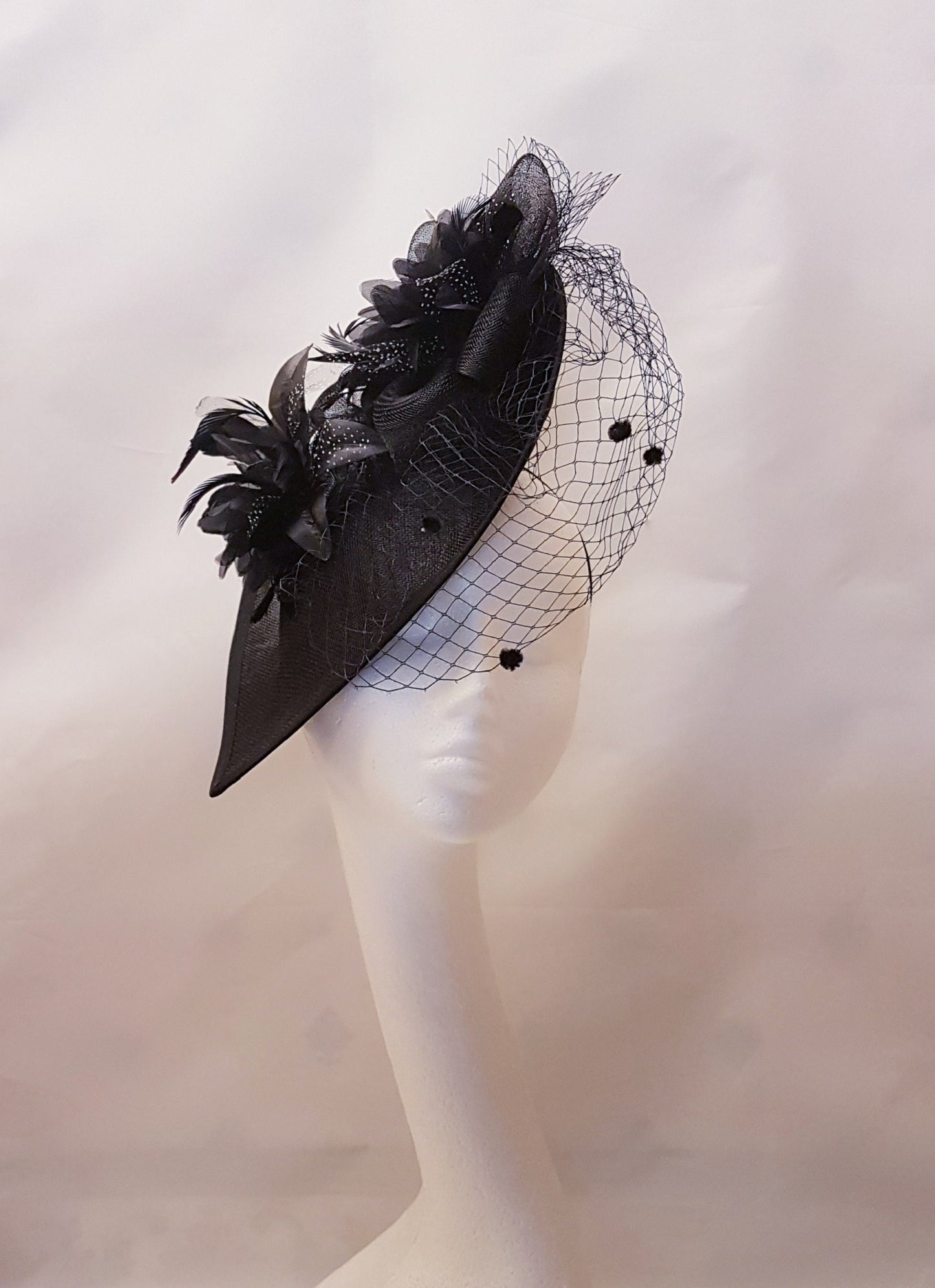 BLACK HAT Fascinator with Silk flowers Feathers Chenille Spot French Netting Veil Wedding Ceremoney Hatinator Cocktail Ascot Hat Fascinator