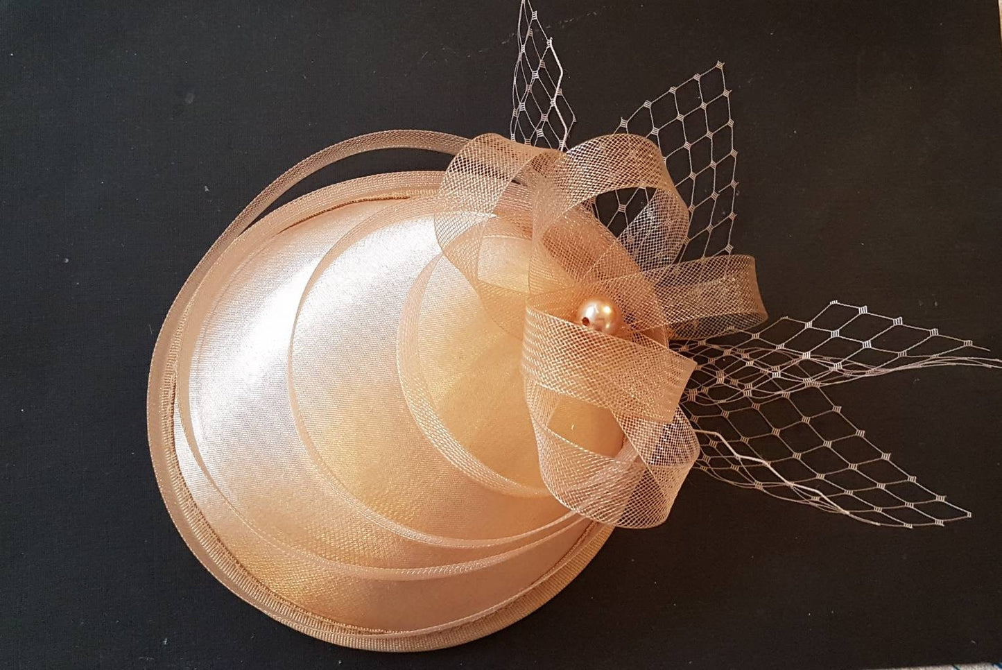 TAN/NUDE FASCINATOR,40s 50s Tan Hat fascinator # Champagne/Tan hat fascinator,  Race,Cocktail,Ladies day,Ascot hat Brown feather flower hat