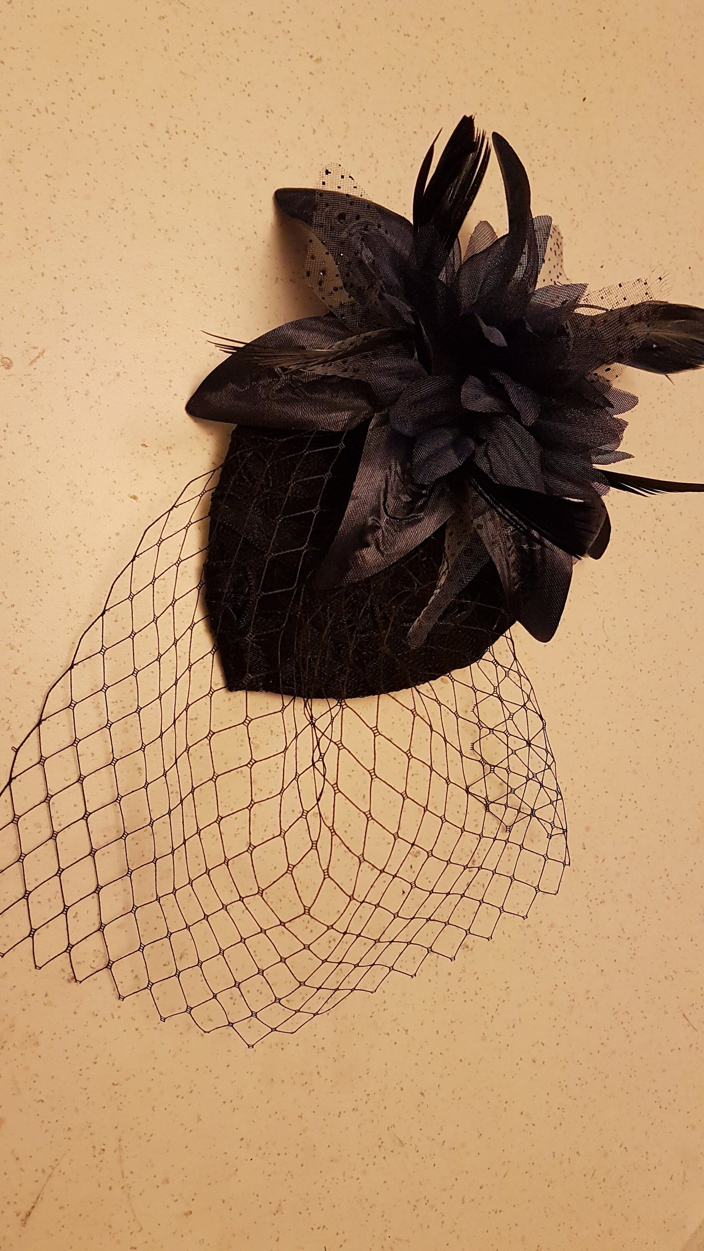 BLACK VELVET hat Fascinator Vintage 40s 50s Black bird cage Veil Teardrop hat Cocktail Wedding Ceremony Floral hat with mini Birdcage veil