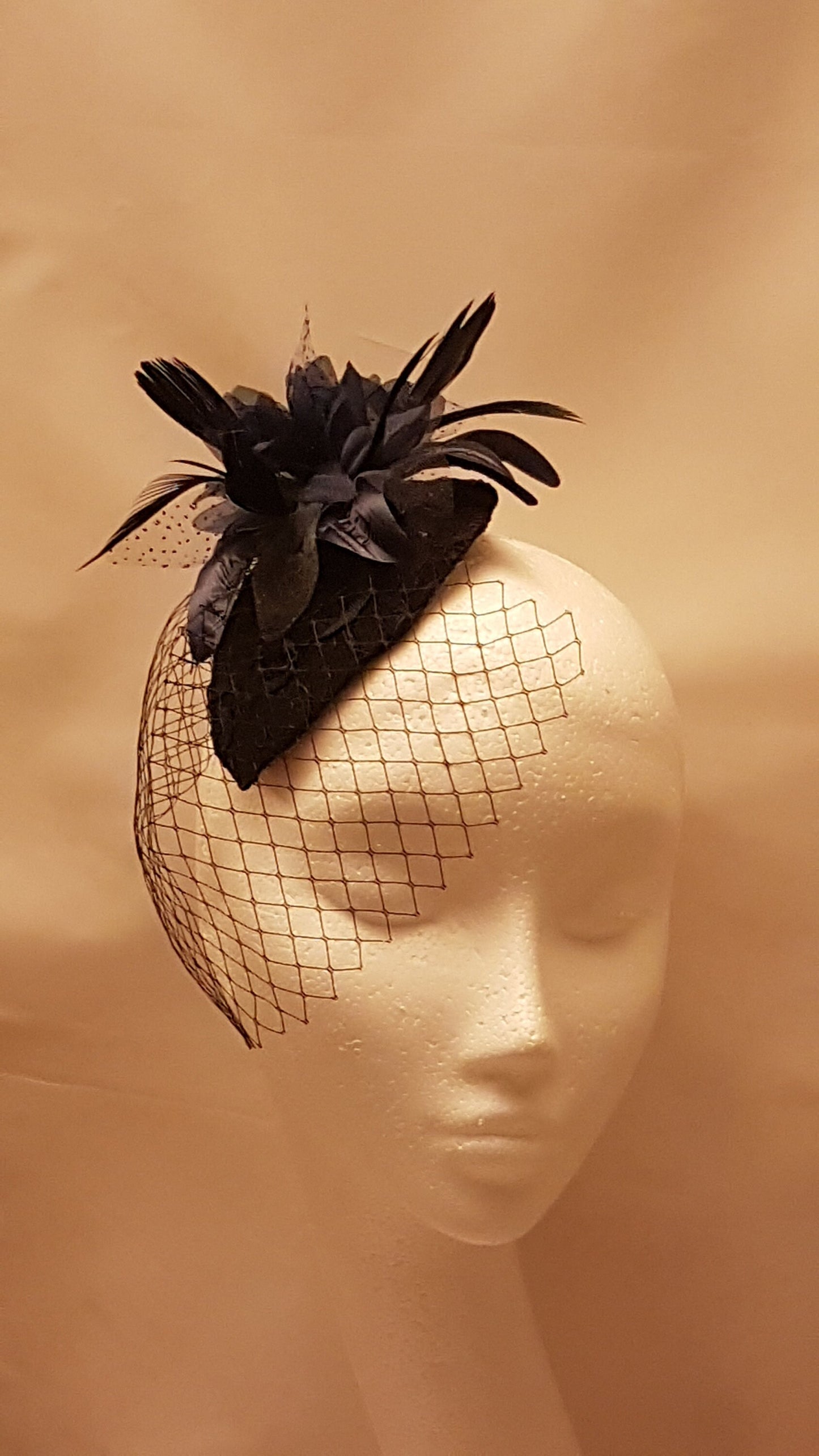 BLACK VELVET hat Fascinator Vintage 40s 50s Black bird cage Veil Teardrop hat Cocktail Wedding Ceremony Floral hat with mini Birdcage veil