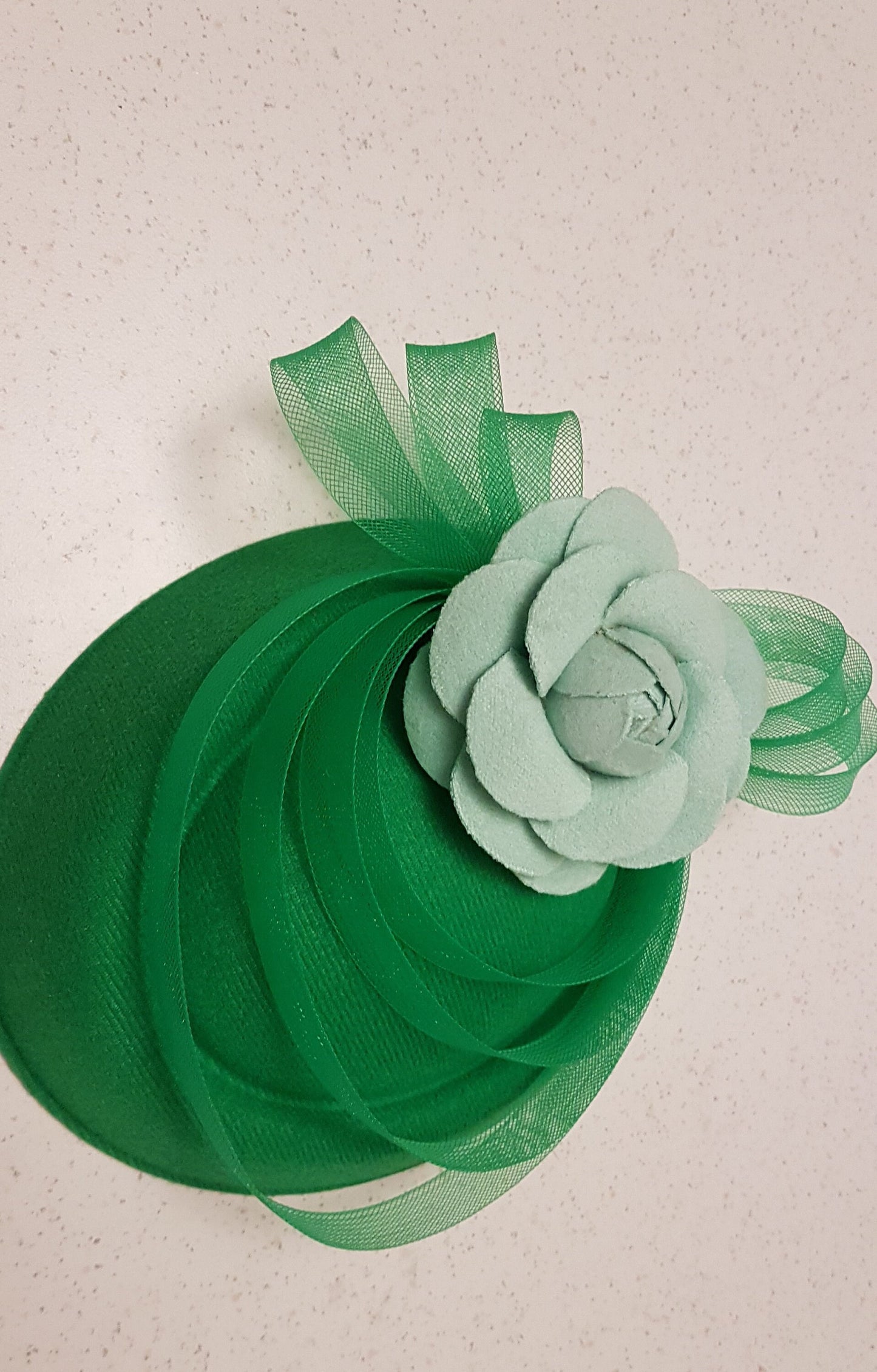 Hat fascinator, Vintage 40s 50s Hat, Green Hat, GREEN Felt like fascinator , Race Cocktail hat, Ascot Hat, Cocktail hat, wedding headpiece