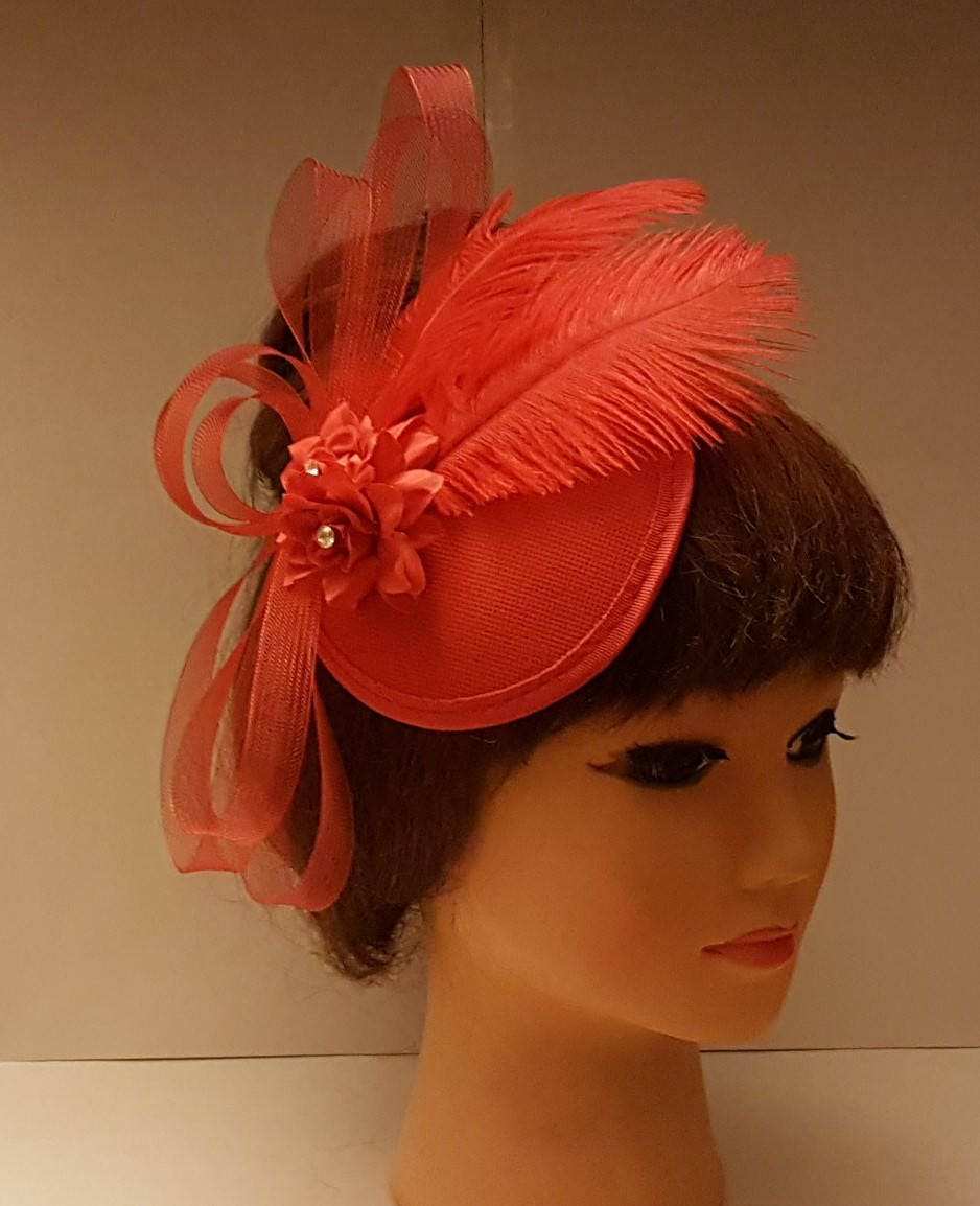 Cappello fascinator Cappello con piume di struzzo Cappello da chiesa, Cappello Derby, Cappello elegante Cappello rosso bianco nero Cappello da cocktail Cappello da sposa Ascot