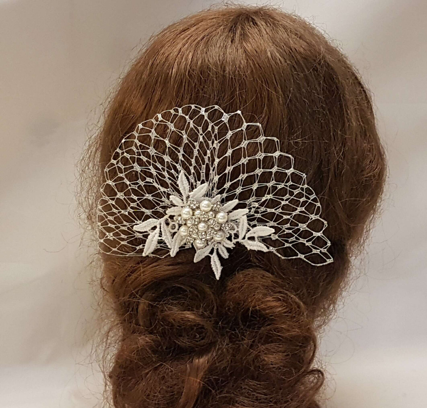 Velo a gabbia per uccelli, fard da sposa, stile anni '20, Boho Gatsby, cristallo per capelli da sposa, pettine e velo in argento metallizzato, copricapo con mini velo francese