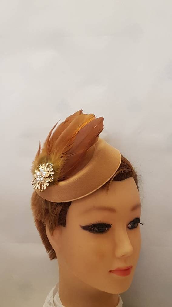 TAN/NUDE FASCINATOR, 40s 50s Tan Hat fascinator #Tan/Nude Feather hat fascinator Race,Cocktail,Ladies day,Ascot hat with Brown feathers
