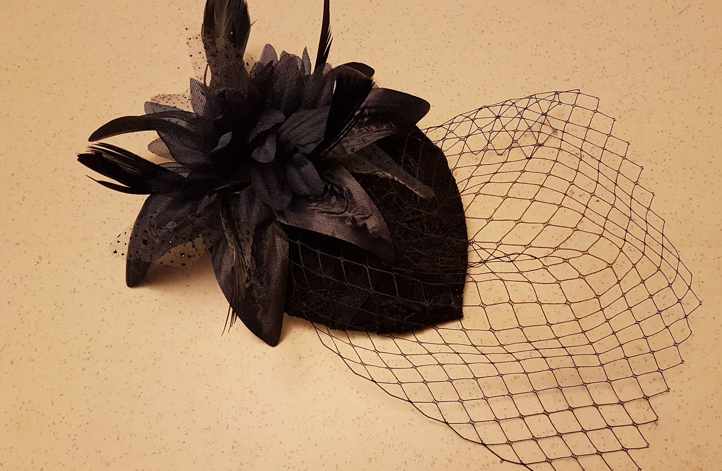BLACK VELVET hat Fascinator Vintage 40s 50s Black bird cage Veil Teardrop hat Cocktail Wedding Ceremony Floral hat with mini Birdcage veil