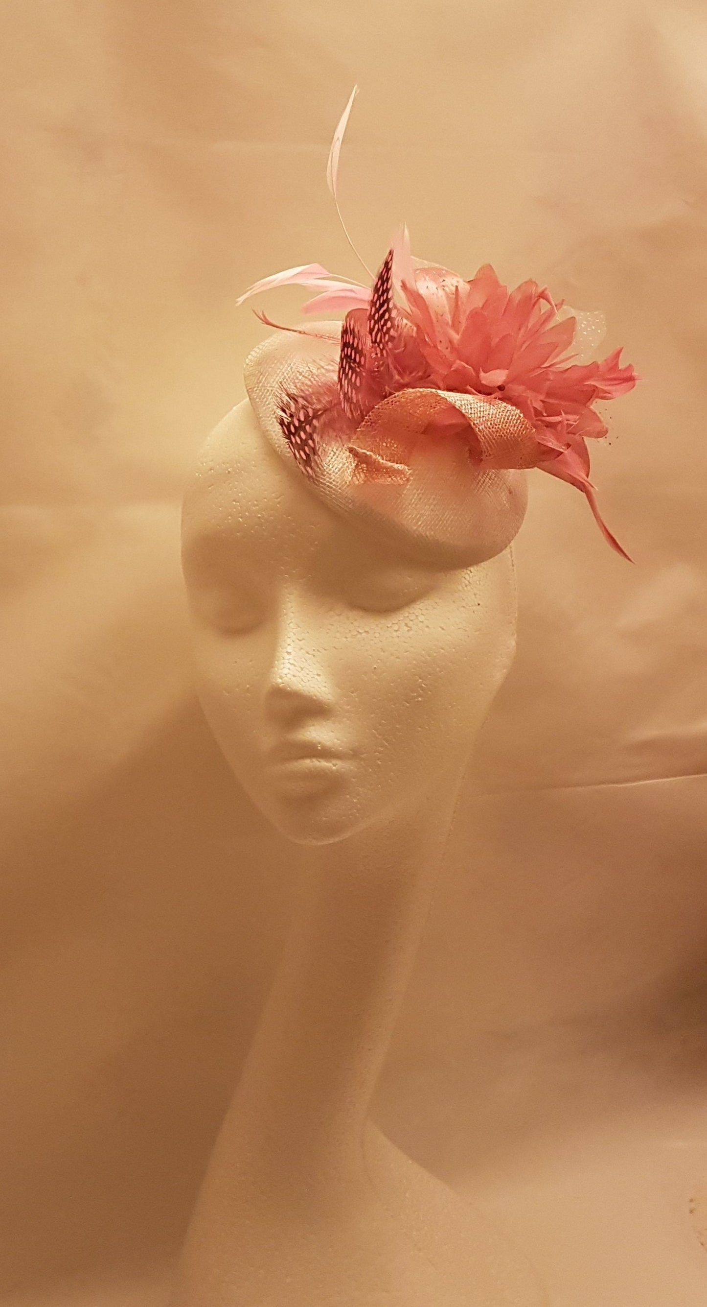 Fascinator hat, 40s 50s Pink Hat fascinator #White and Pink Feather hat fascinator,Race,Cocktail hat,Ladies day,Ascot hat feather flower hat
