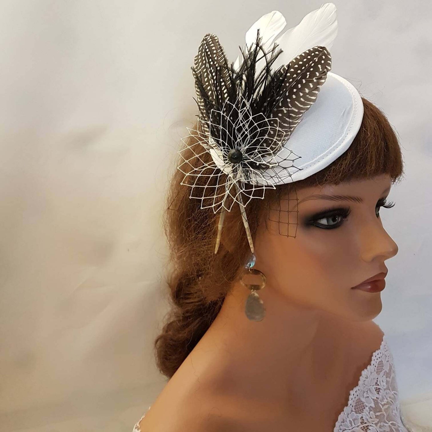 WHITE HAT FASCINATOR Feather Hat, Vintage White Hat, White Fascinator Hat, Race, Cocktail hat, Ascot Hat, Cocktail hat, Wedding headpiece