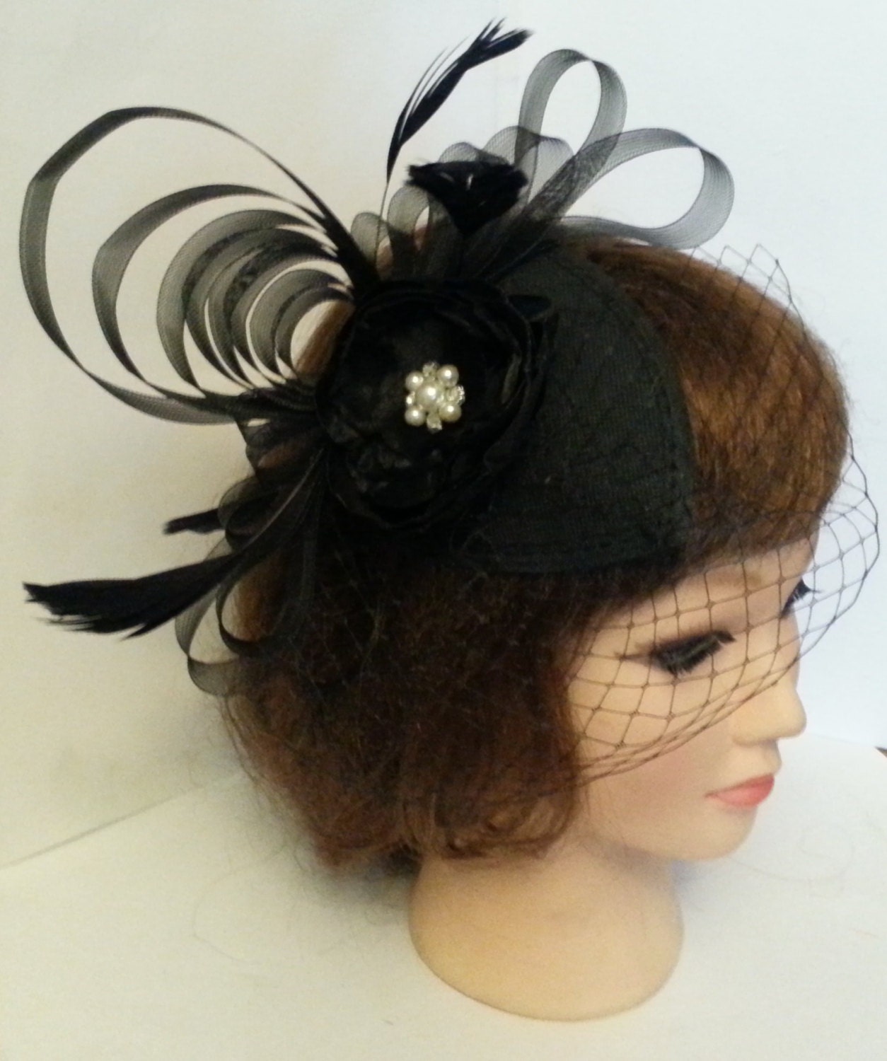 NERO Cappello a forma di gabbia per uccelli con velo a goccia, Fascinator, da sposa, da gara, Royal Ascot, Kentucky Derby, Halloween, cappello a forma di gabbia per uccelli, velo di piume, cappello di ispirazione vintage