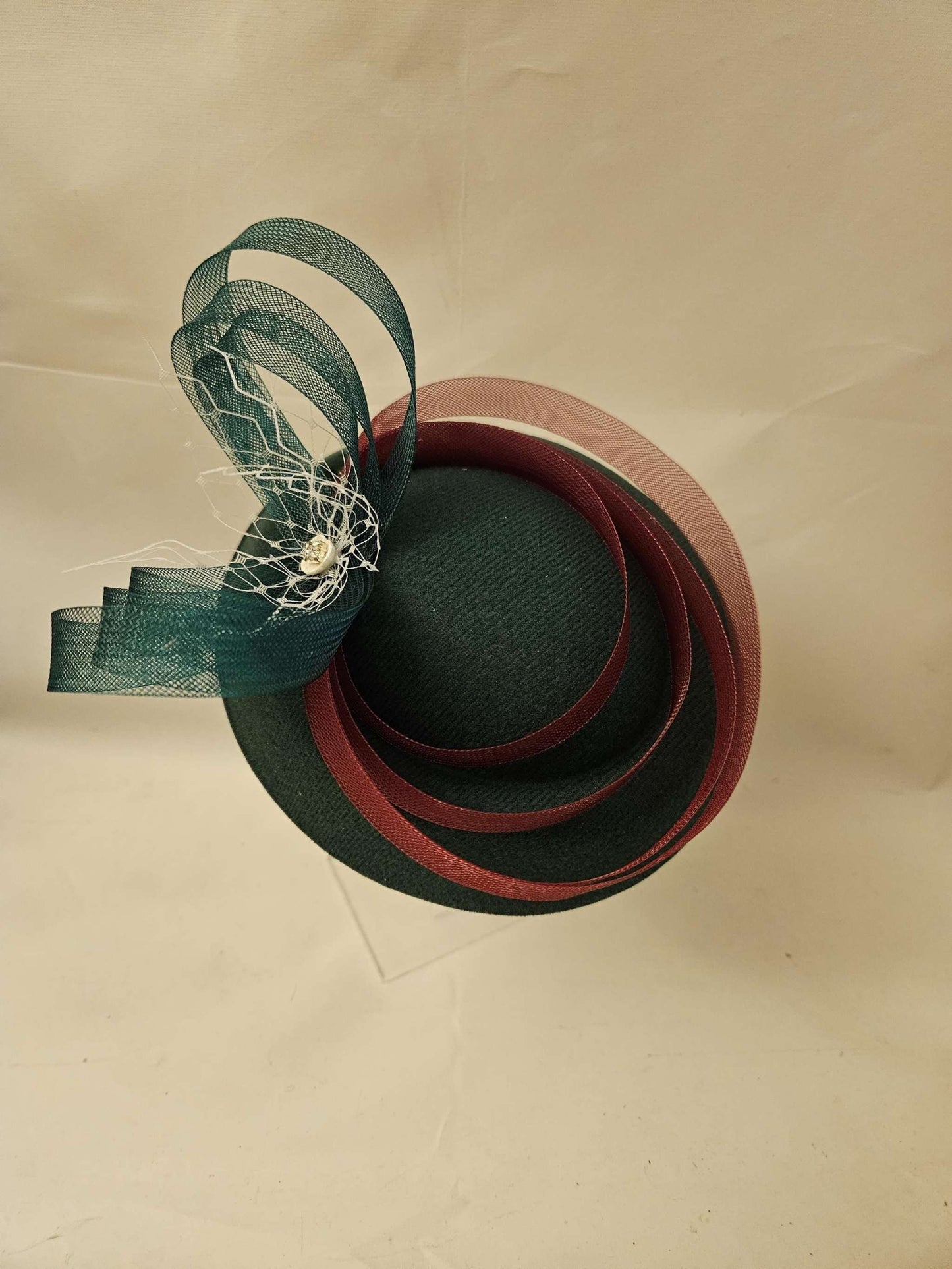 GREEN & MAROON Winter fascinator Hat Green Felt like pillbox Hat Fascinato hatinator, Race Cocktail, Ascot, Cocktail Hat Wedding headpiece '