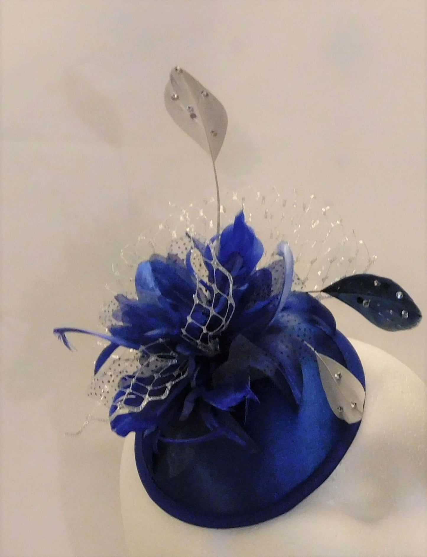 FASCINATOR hat ROYAL BLUE Hat fascinator #Blue hat fascinator Race, Cocktail,Ladies day,Ascot hat Blue and silver feather hat Fascinator