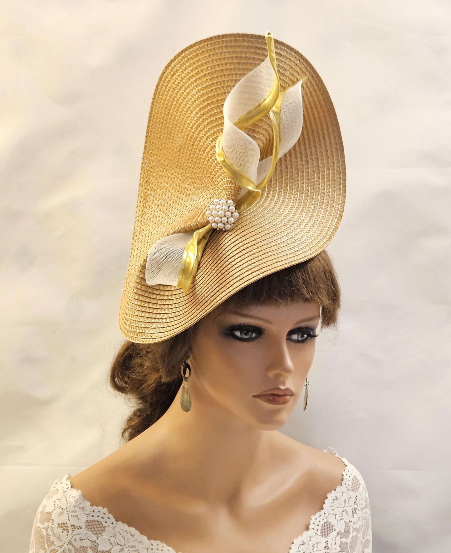 GOLD FASCINATOR HAT WITH CRINOLINE SWRIL & PEARLS