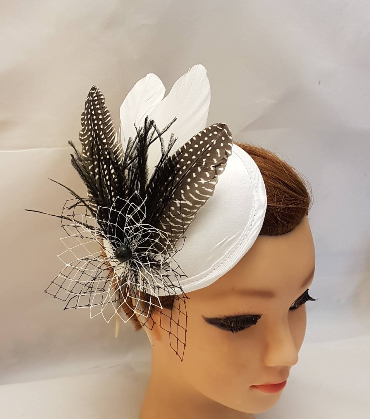 WHITE HAT FASCINATOR Feather Hat, Vintage White Hat, White Fascinator Hat, Race, Cocktail hat, Ascot Hat, Cocktail hat, Wedding headpiece