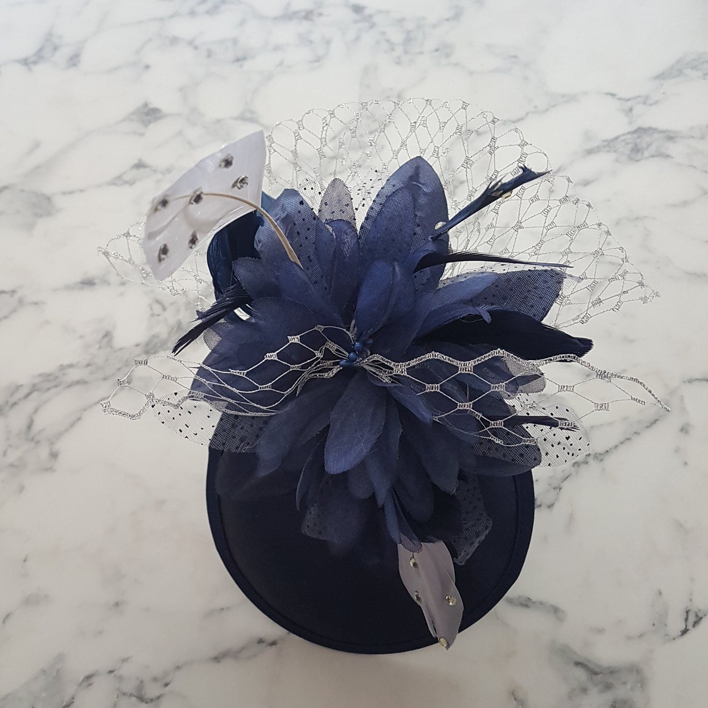 FASCINATOR hat NAVY BLUE Hat fascinator #Blue hat fascinator Race, Cocktail,Ladies day,Ascot hat Blue and silver feather hat Fascinator