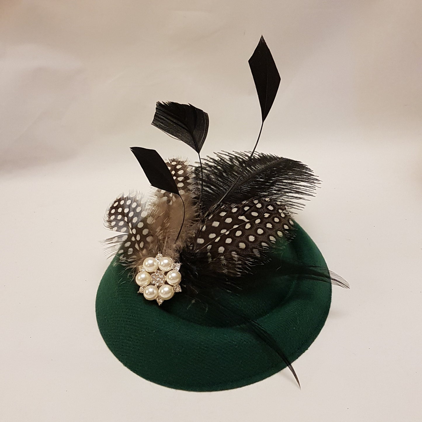 GREEN HAT FASCINATOR,40,50s Feather Hat fascinator. Bottle Green hatinator,Feather hat. Race, Cocktail,Ladies,Ascot hat Fascinator headpiece